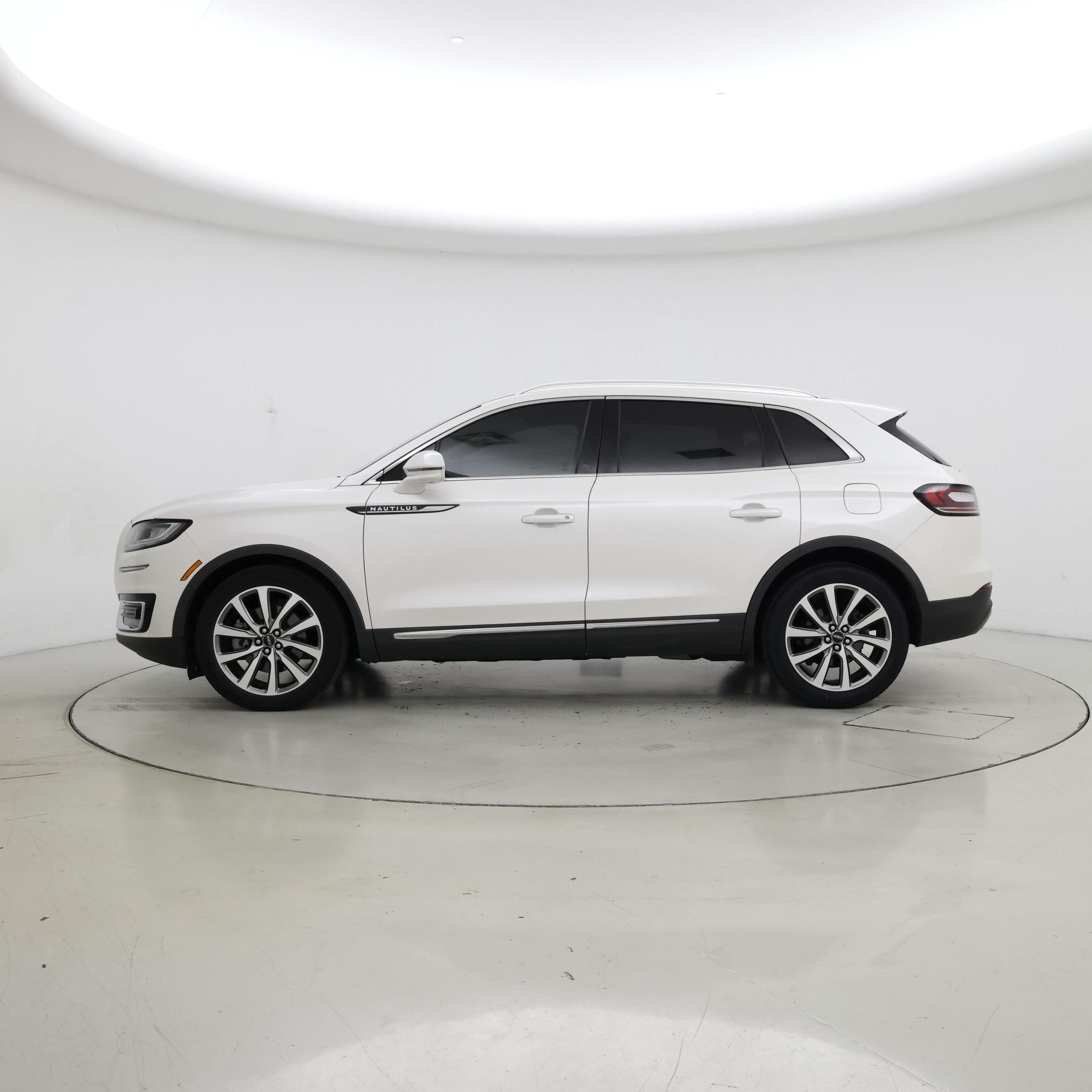 Thumbnail: 2019 Lincoln Nautilus - 3