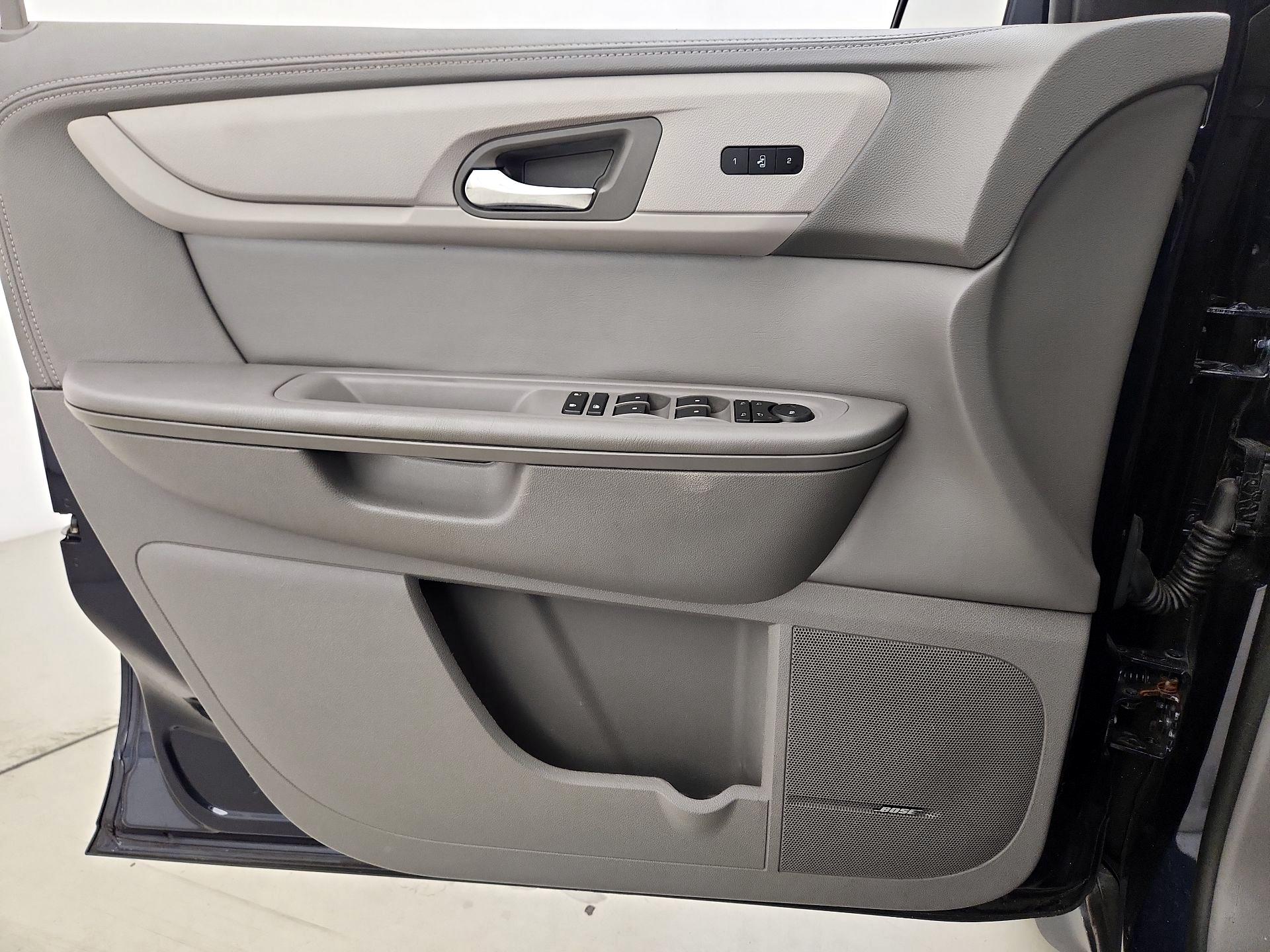 Thumbnail: 2017 Chevrolet Traverse - 12