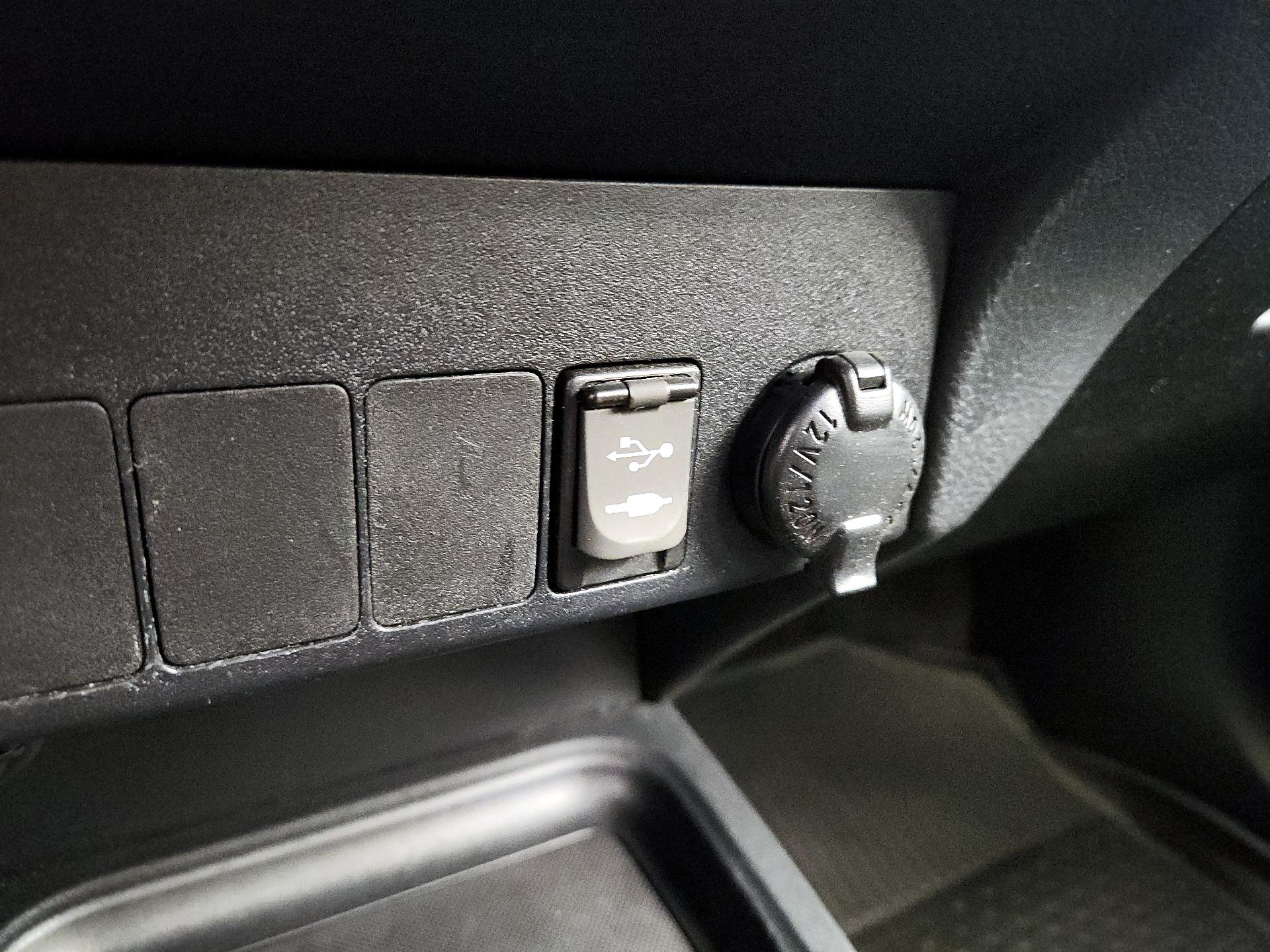 Thumbnail: 2018 Toyota RAV4 - 18