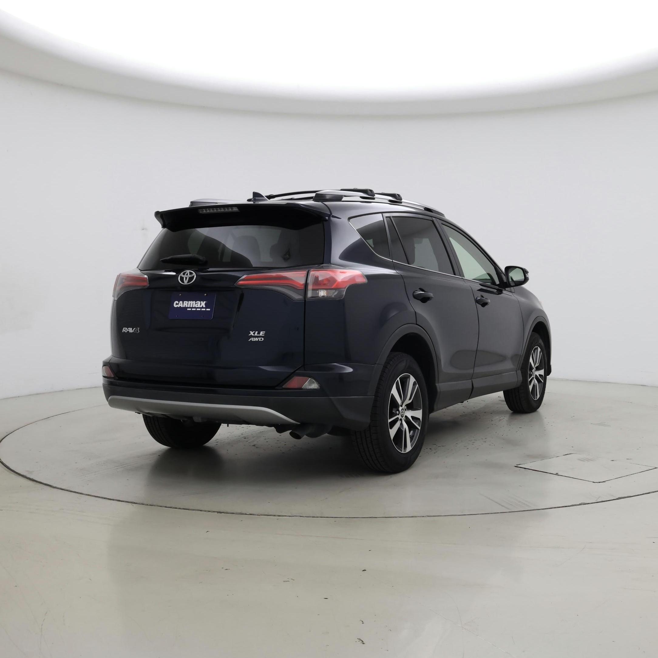 Thumbnail: 2018 Toyota RAV4 - 8