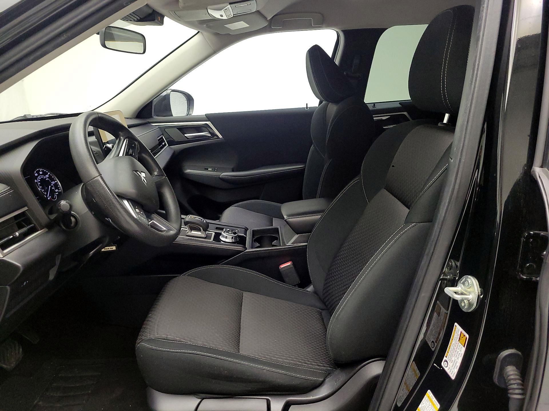 Thumbnail: 2022 Mitsubishi Outlander - 9