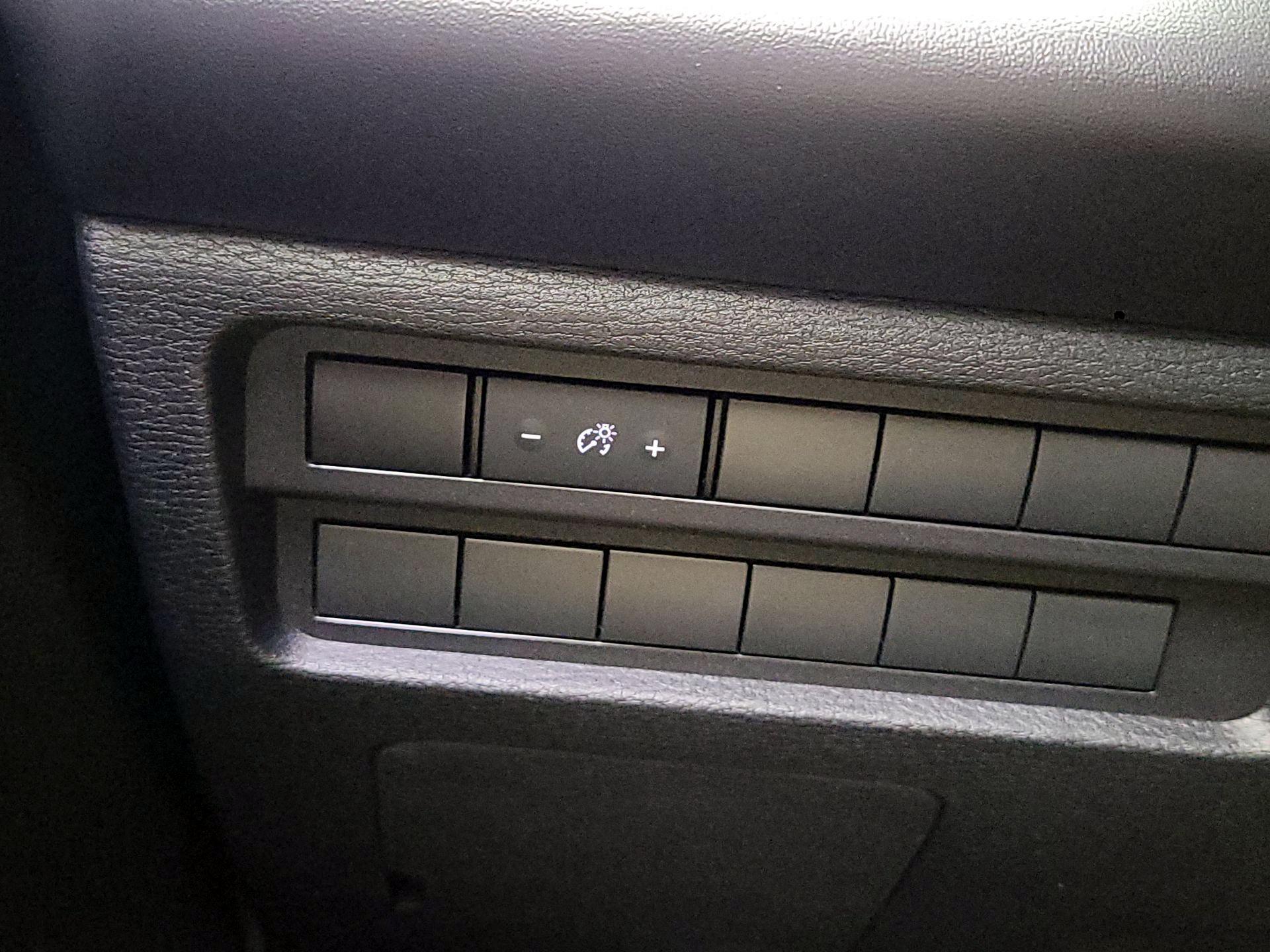 Thumbnail: 2022 Mitsubishi Outlander - 11