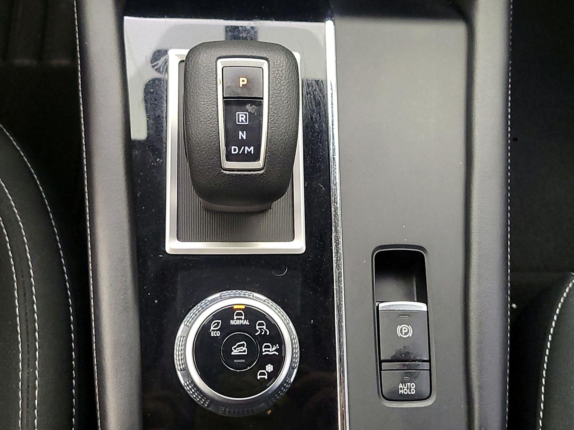 Thumbnail: 2022 Mitsubishi Outlander - 15