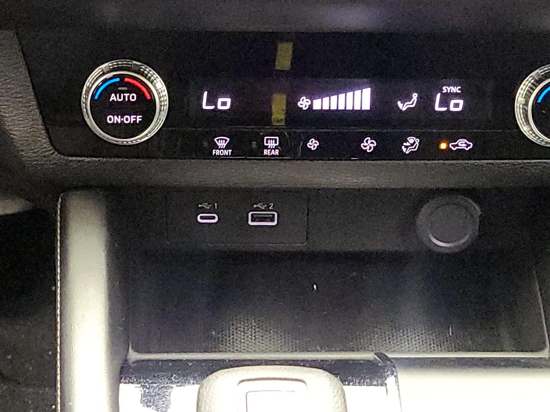 Thumbnail: 2022 Mitsubishi Outlander - 16