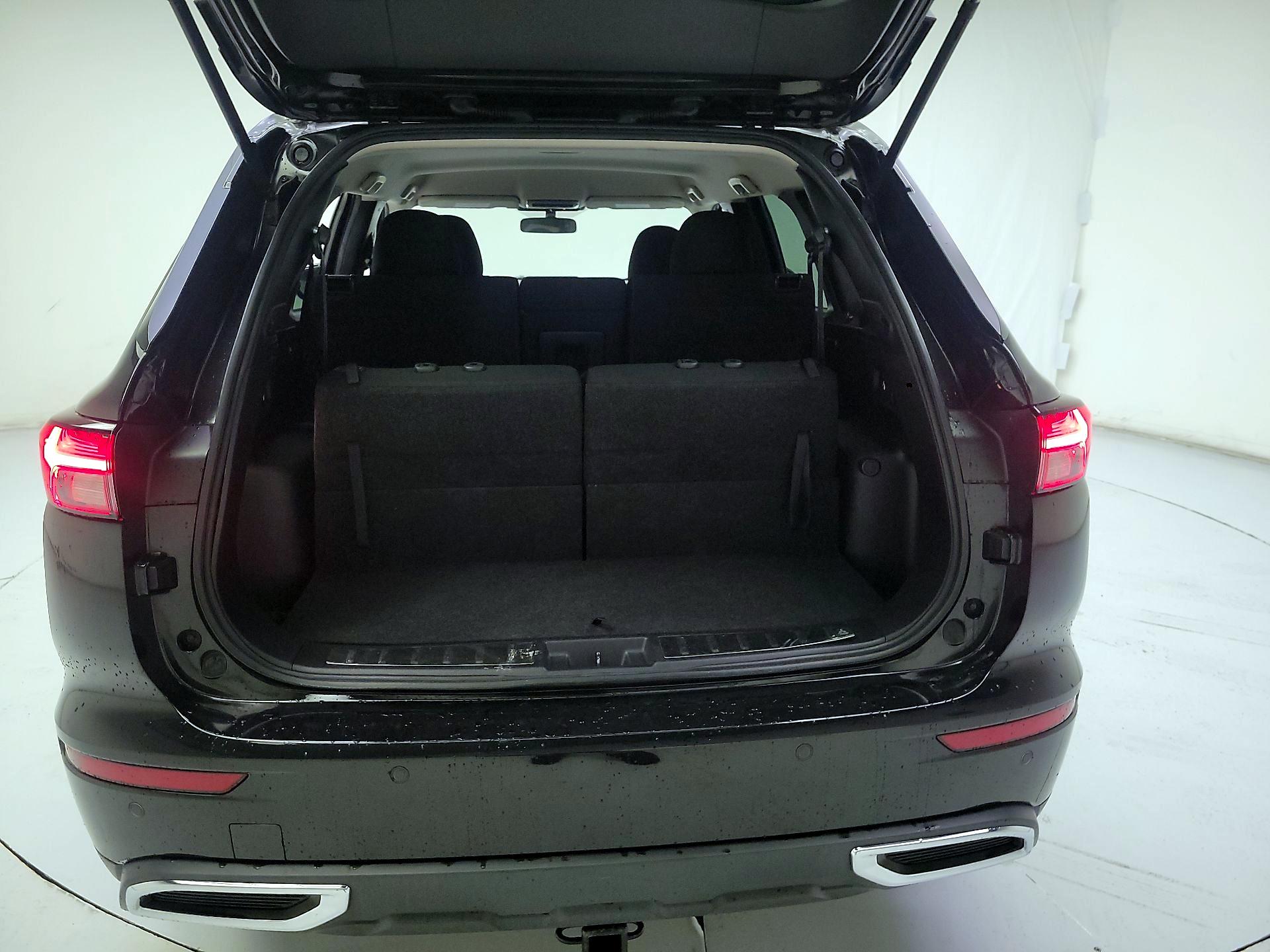 Thumbnail: 2022 Mitsubishi Outlander - 19