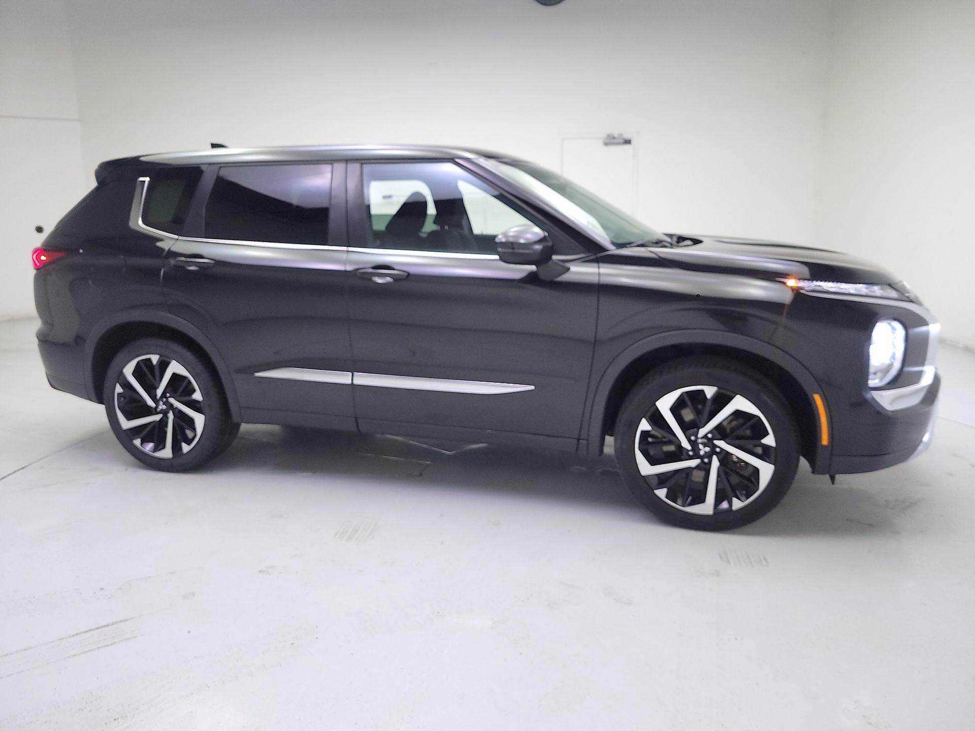 Thumbnail: 2022 Mitsubishi Outlander - 4