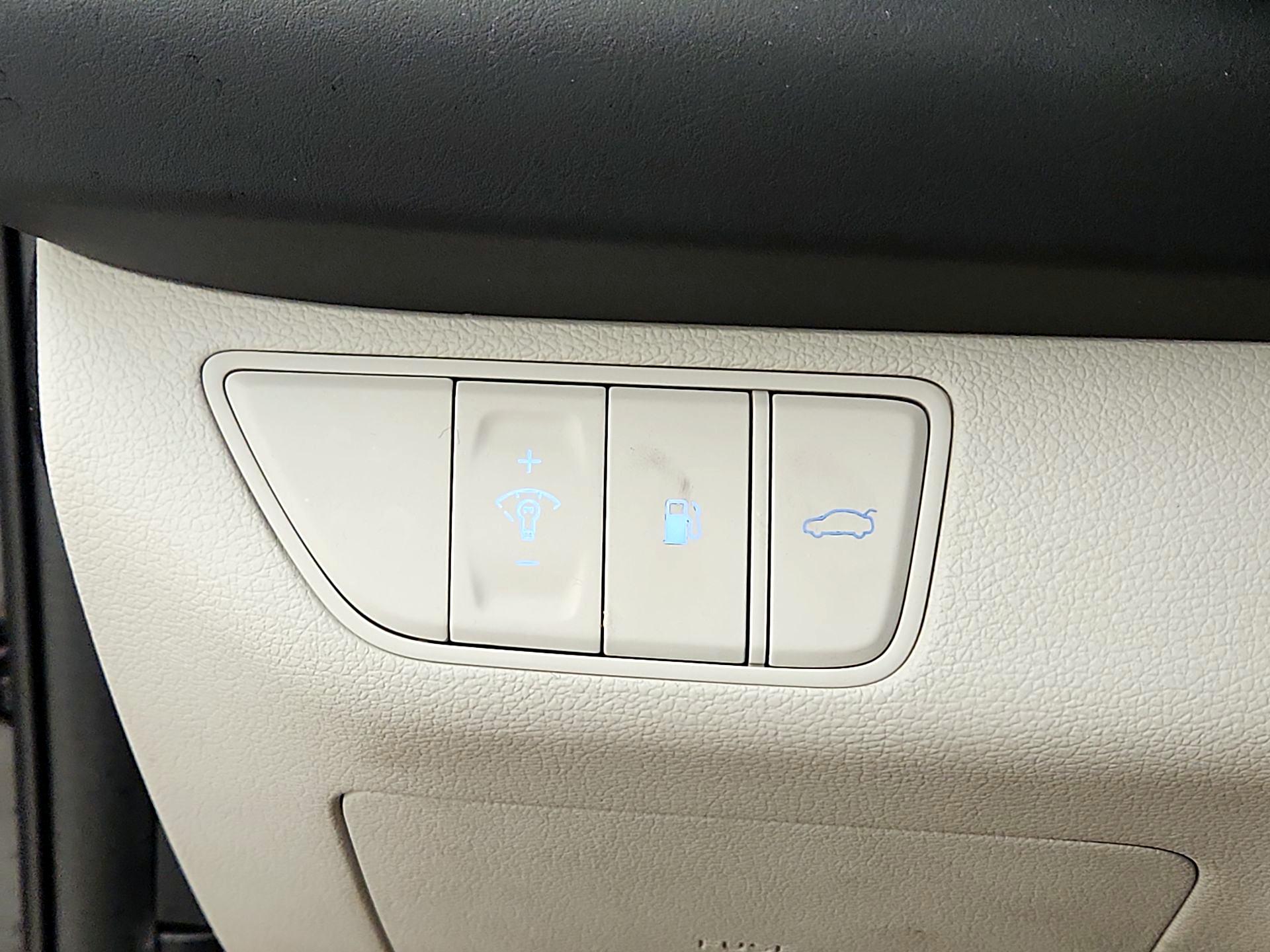 Thumbnail: 2022 Genesis G70 - 13