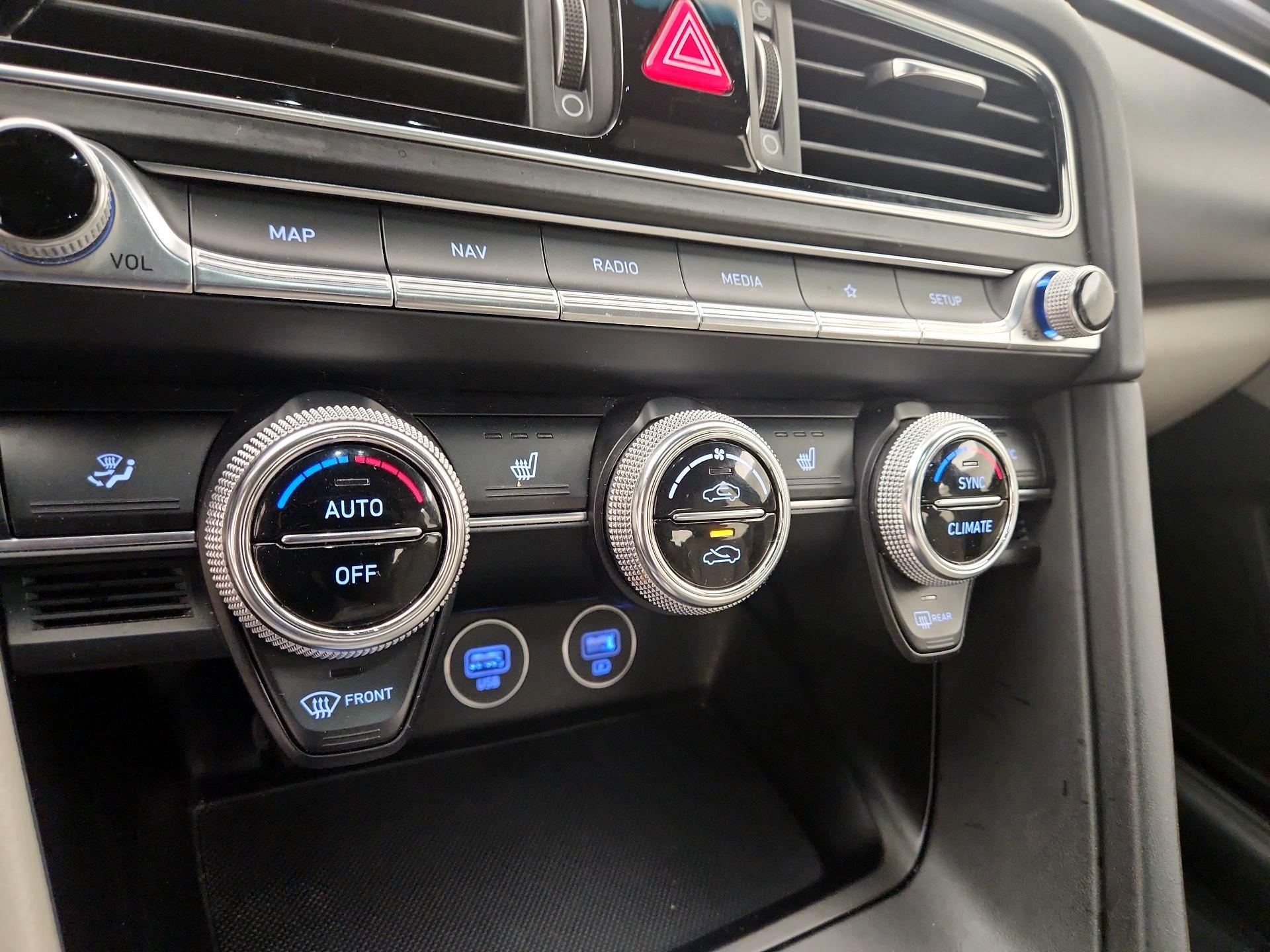 Thumbnail: 2022 Genesis G70 - 17