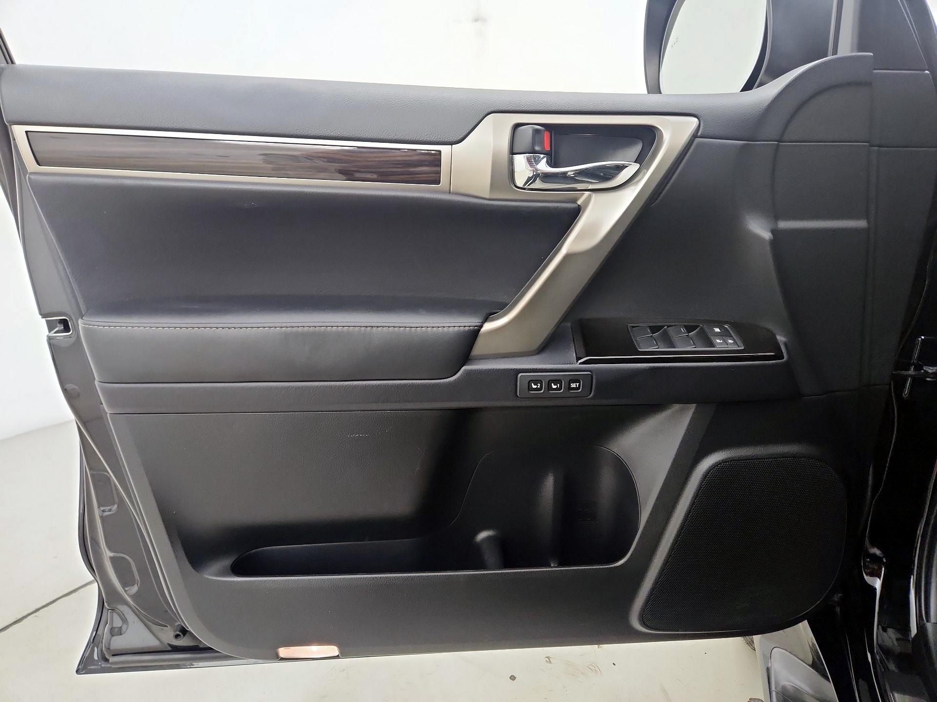 Thumbnail: 2015 Lexus GX - 12