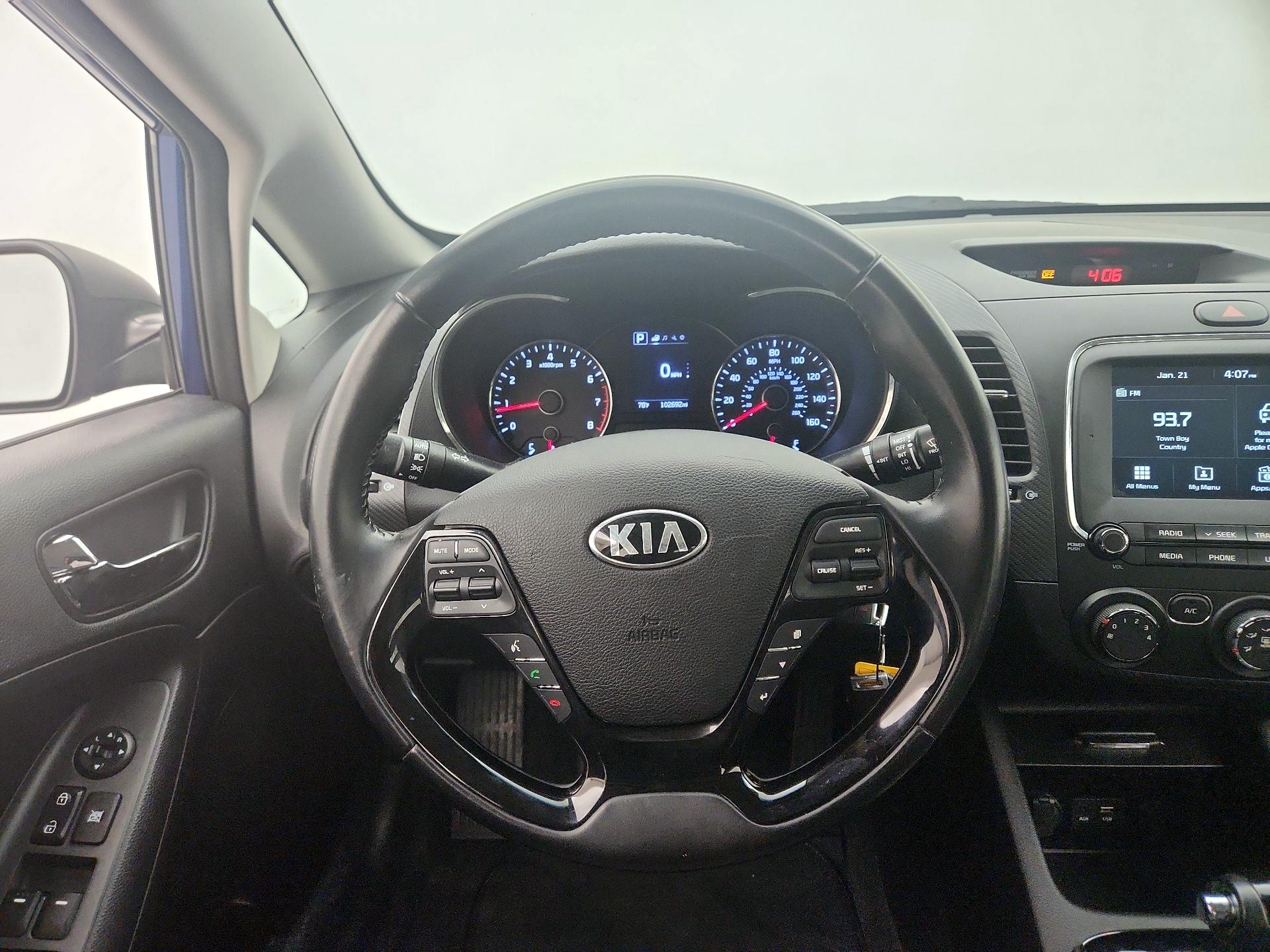 Thumbnail: 2017 Kia Forte - 10