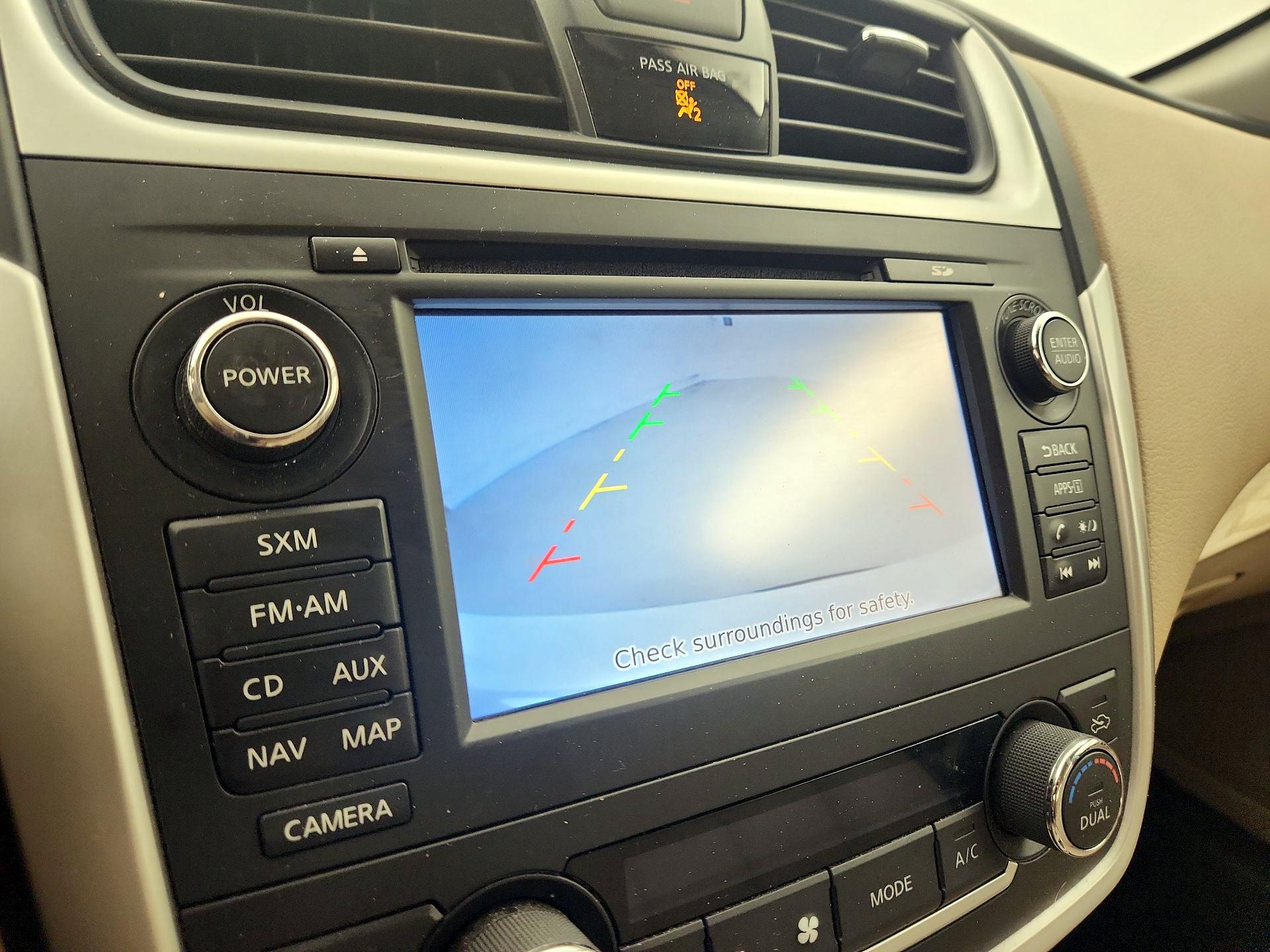 Thumbnail: 2016 Nissan Altima - 15