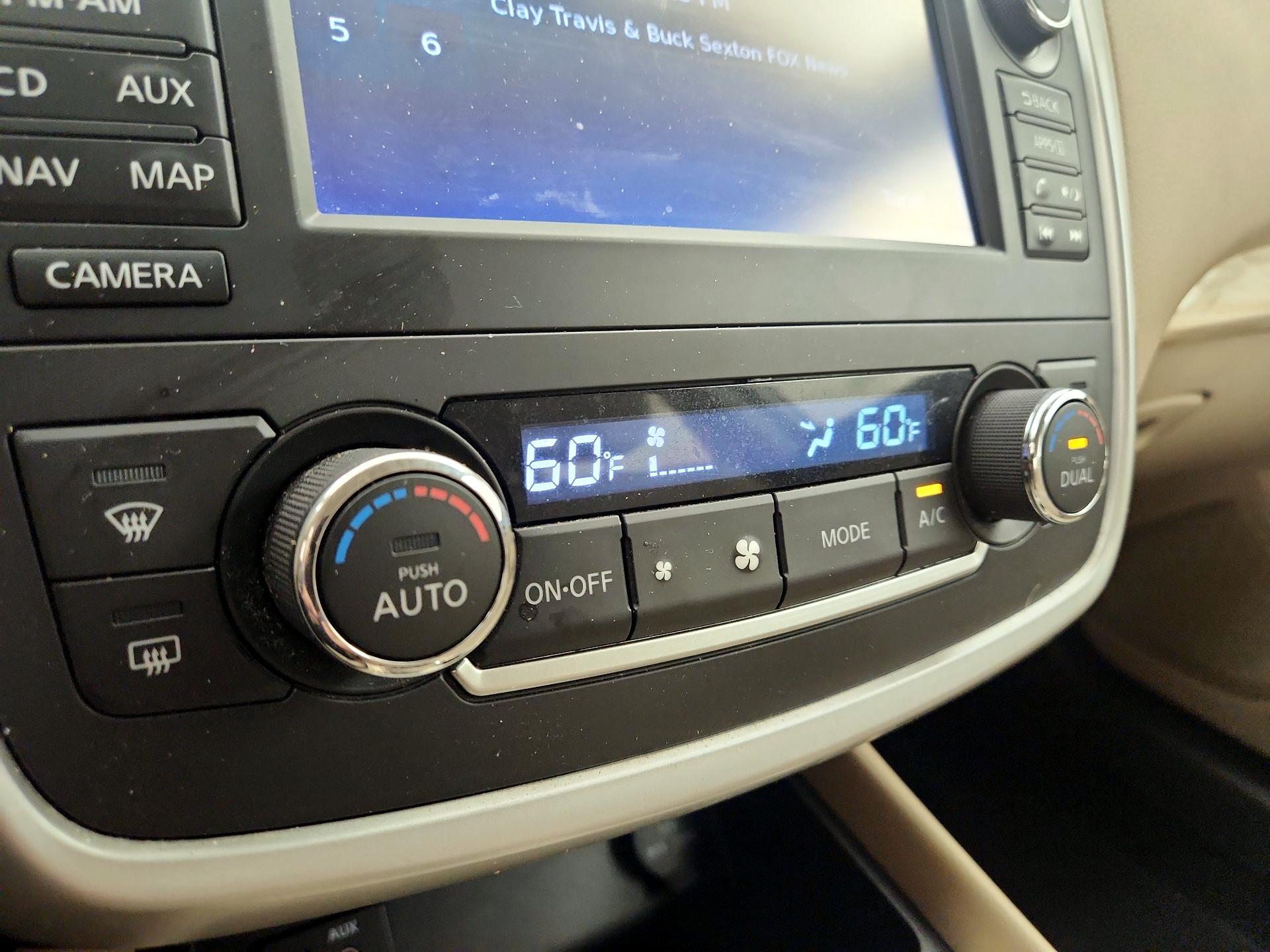 Thumbnail: 2016 Nissan Altima - 17