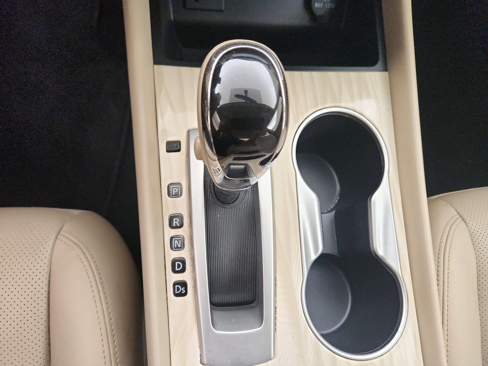 Thumbnail: 2016 Nissan Altima - 18