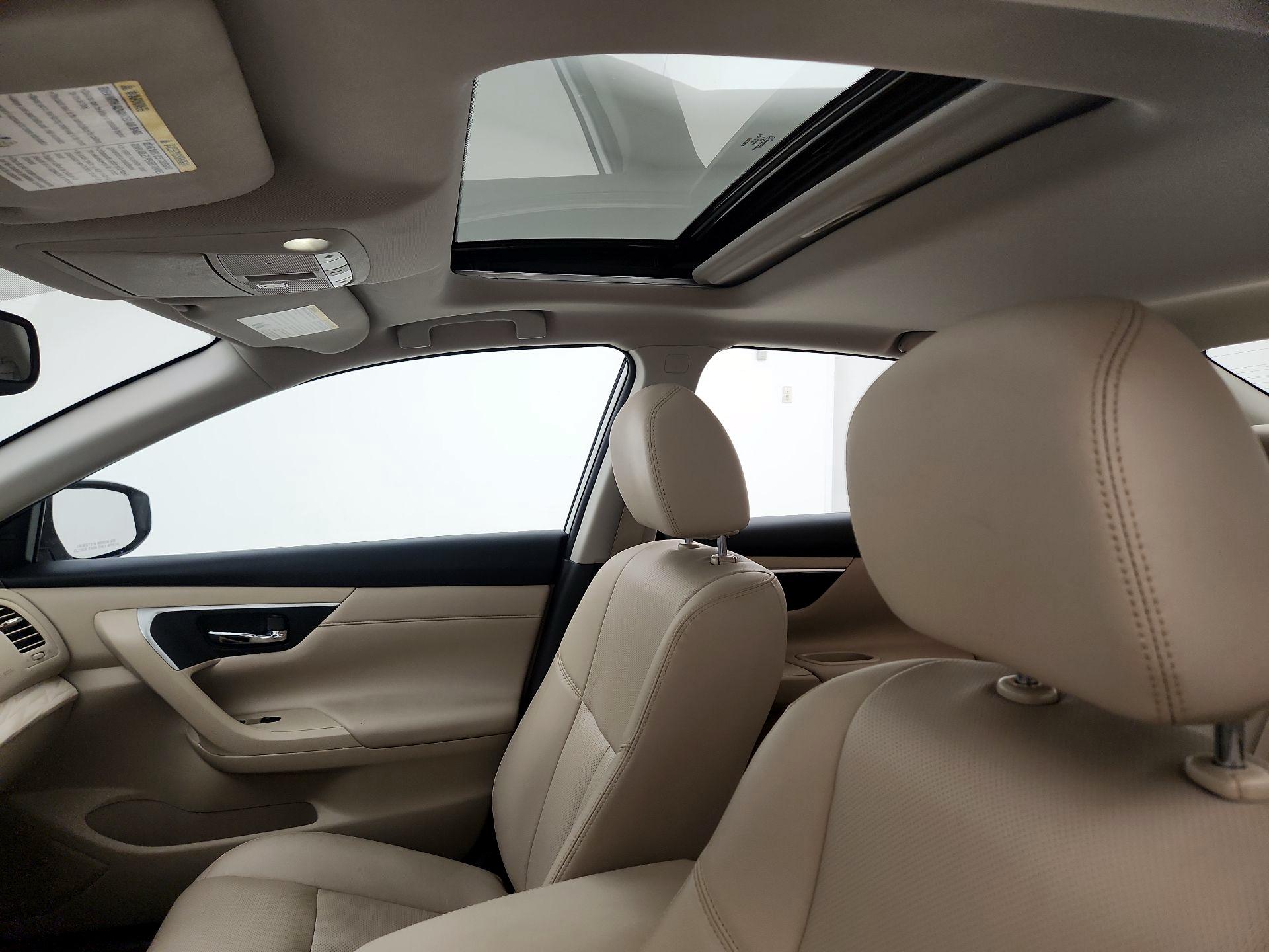 Thumbnail: 2016 Nissan Altima - 20