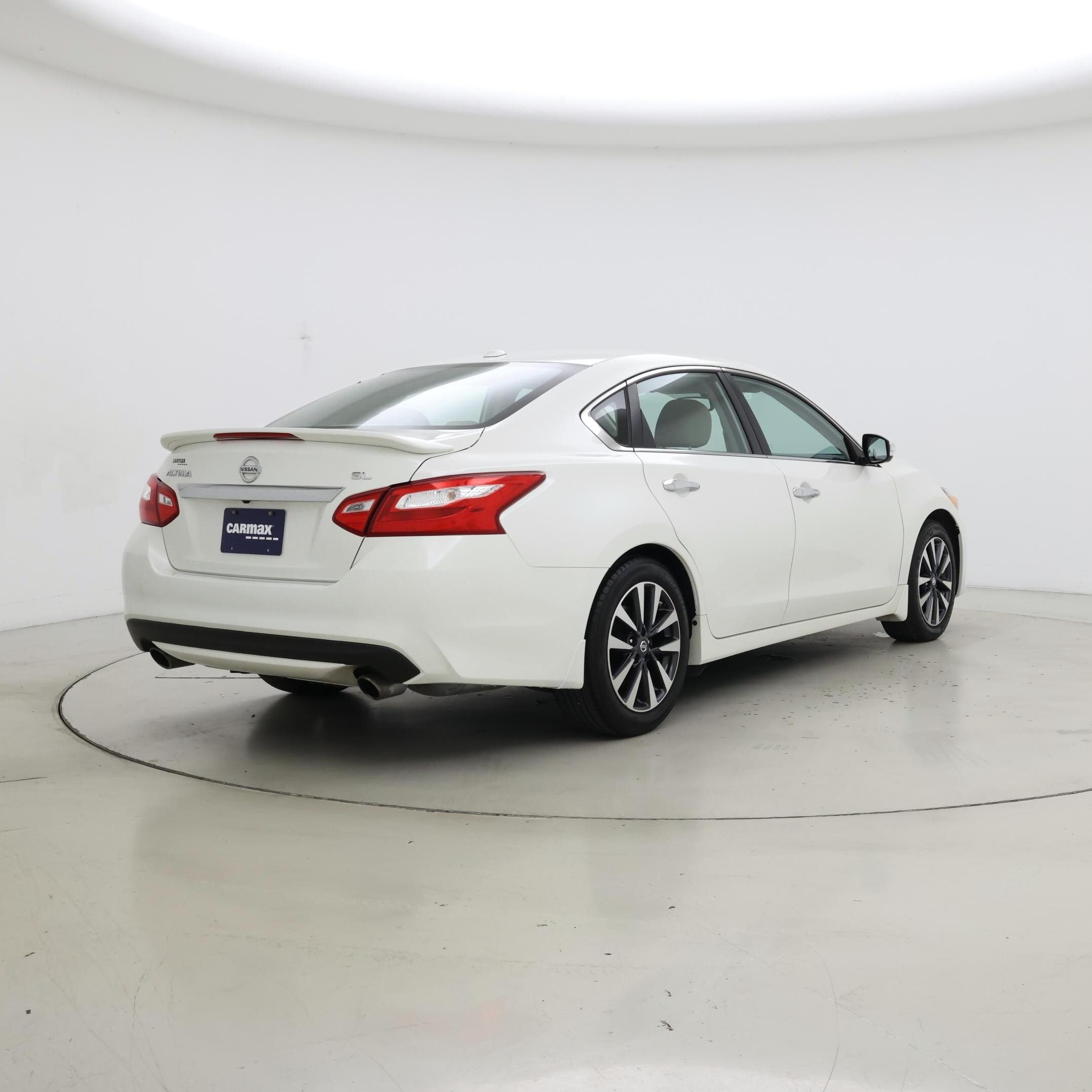 Thumbnail: 2016 Nissan Altima - 8