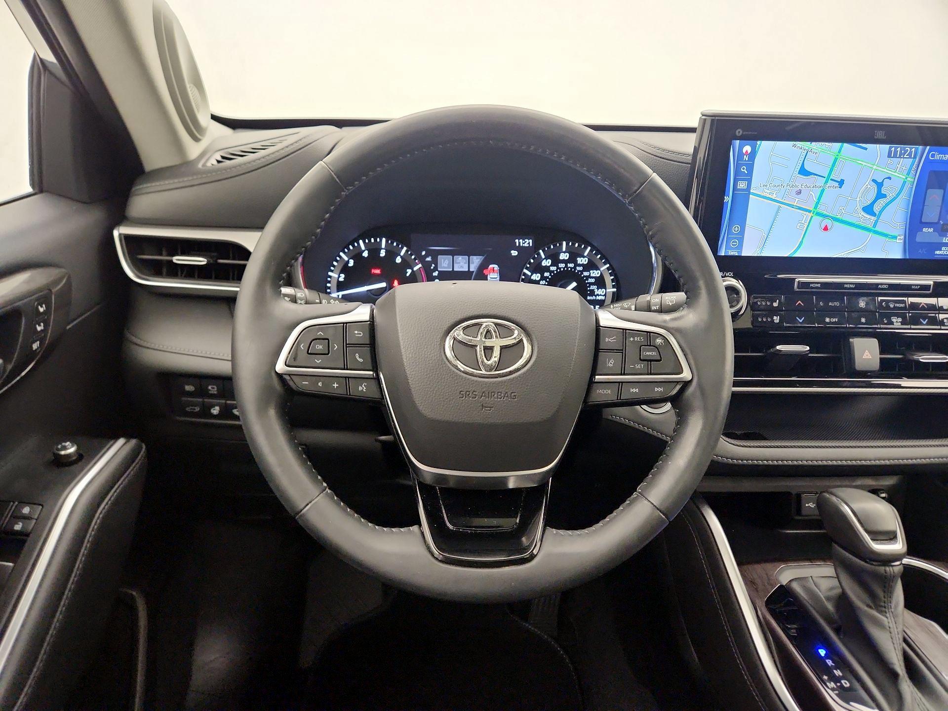 Thumbnail: 2020 Toyota Highlander - 10