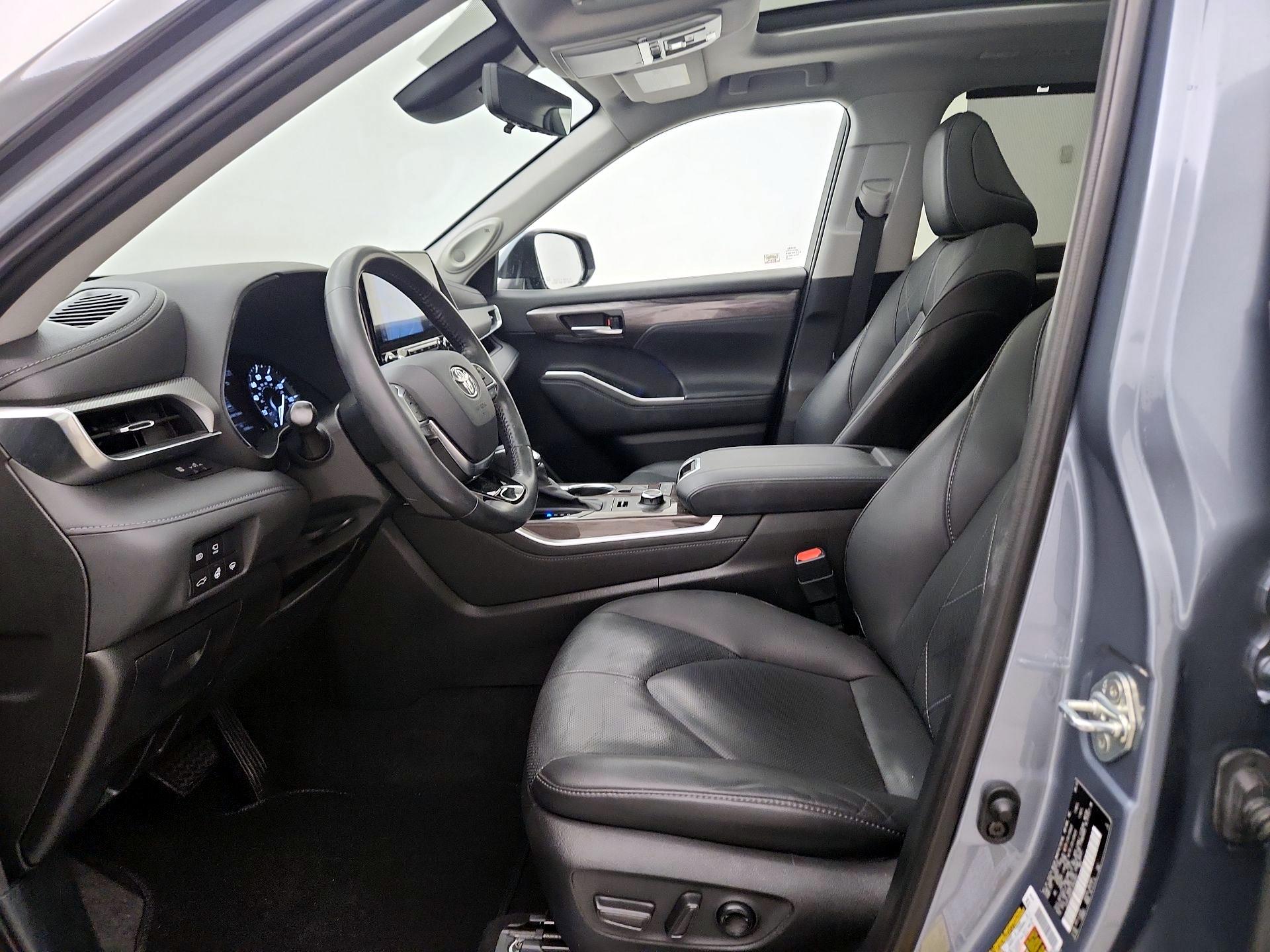 Thumbnail: 2020 Toyota Highlander - 11