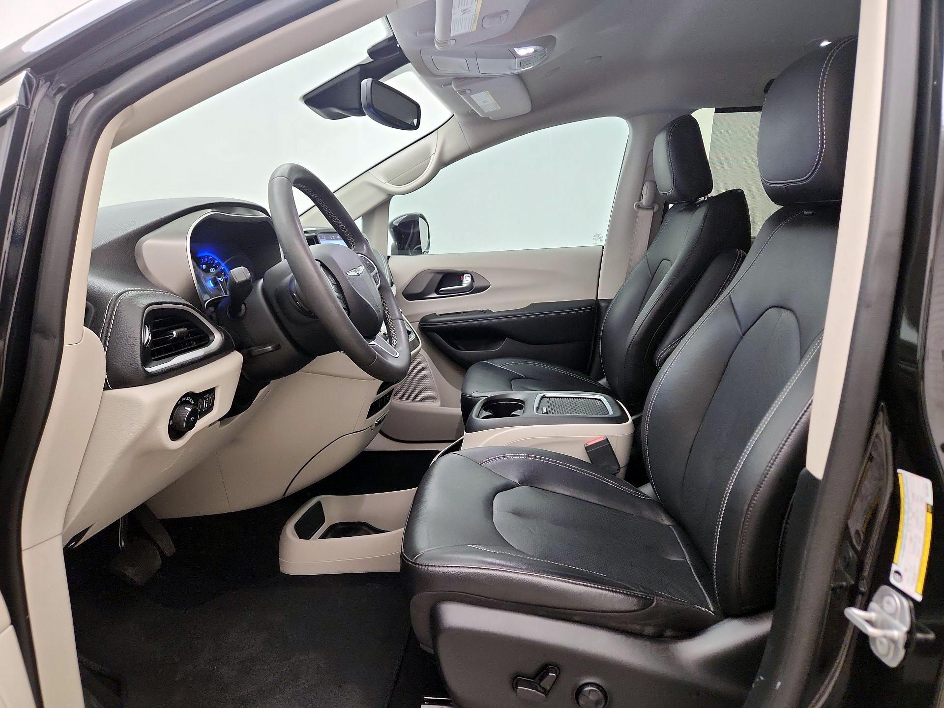 Thumbnail: 2022 Chrysler Pacifica - 11