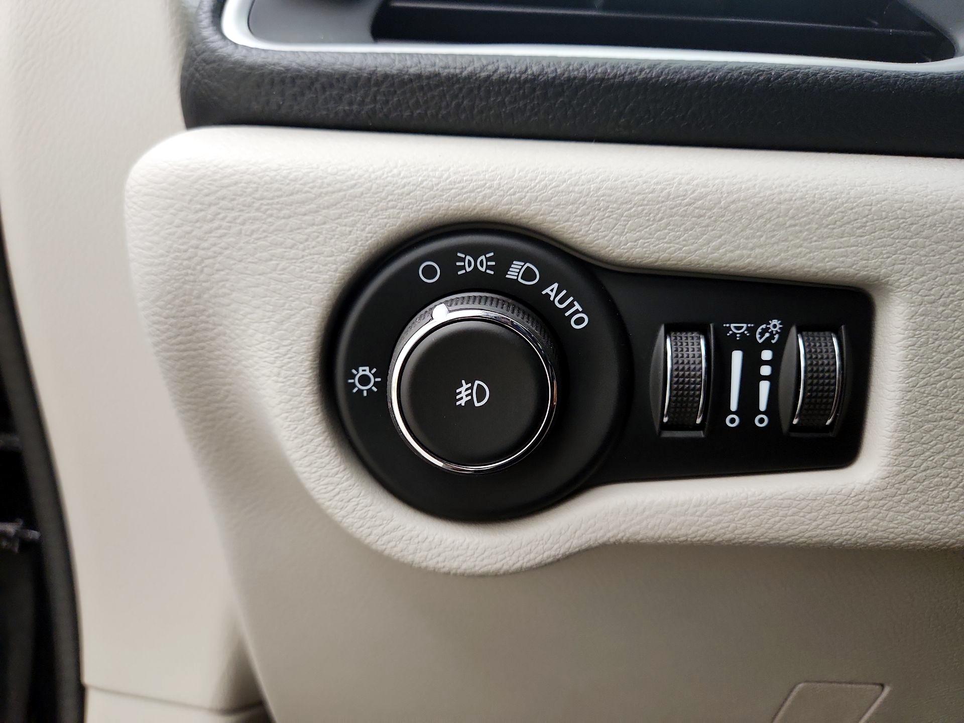 Thumbnail: 2022 Chrysler Pacifica - 13