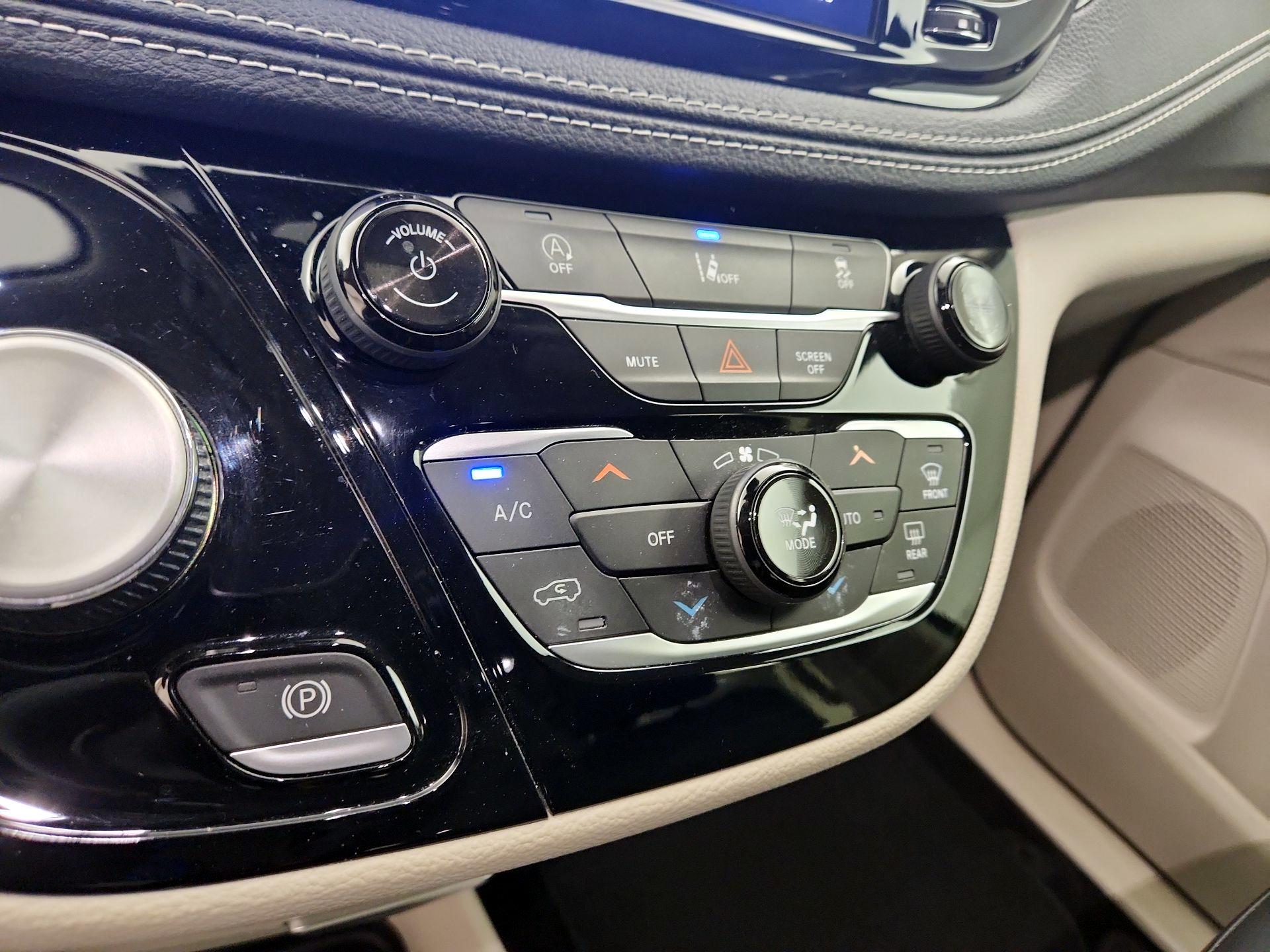 Thumbnail: 2022 Chrysler Pacifica - 16