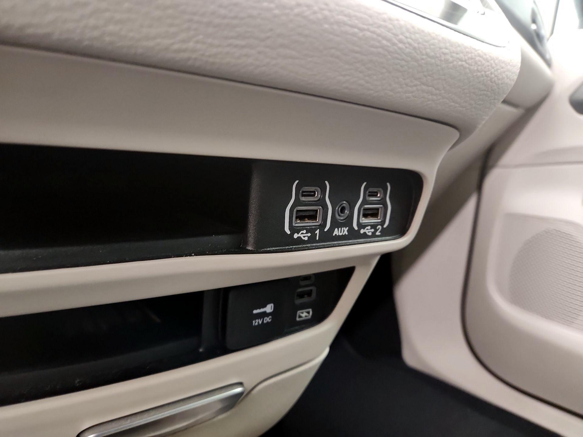 Thumbnail: 2022 Chrysler Pacifica - 18