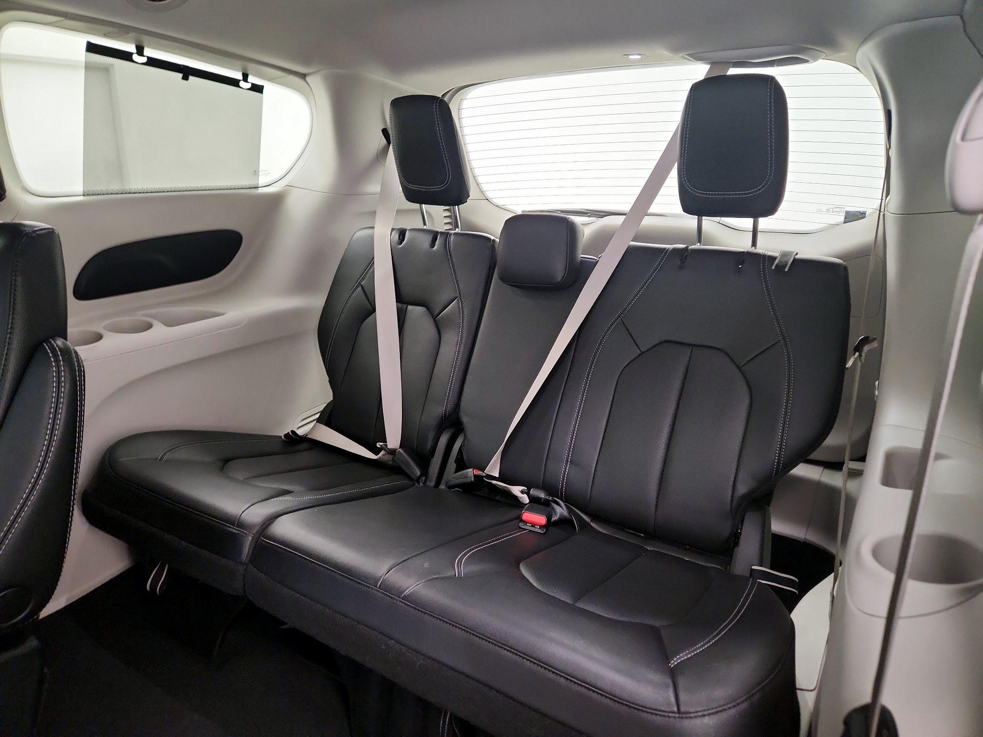 Thumbnail: 2022 Chrysler Pacifica - 20