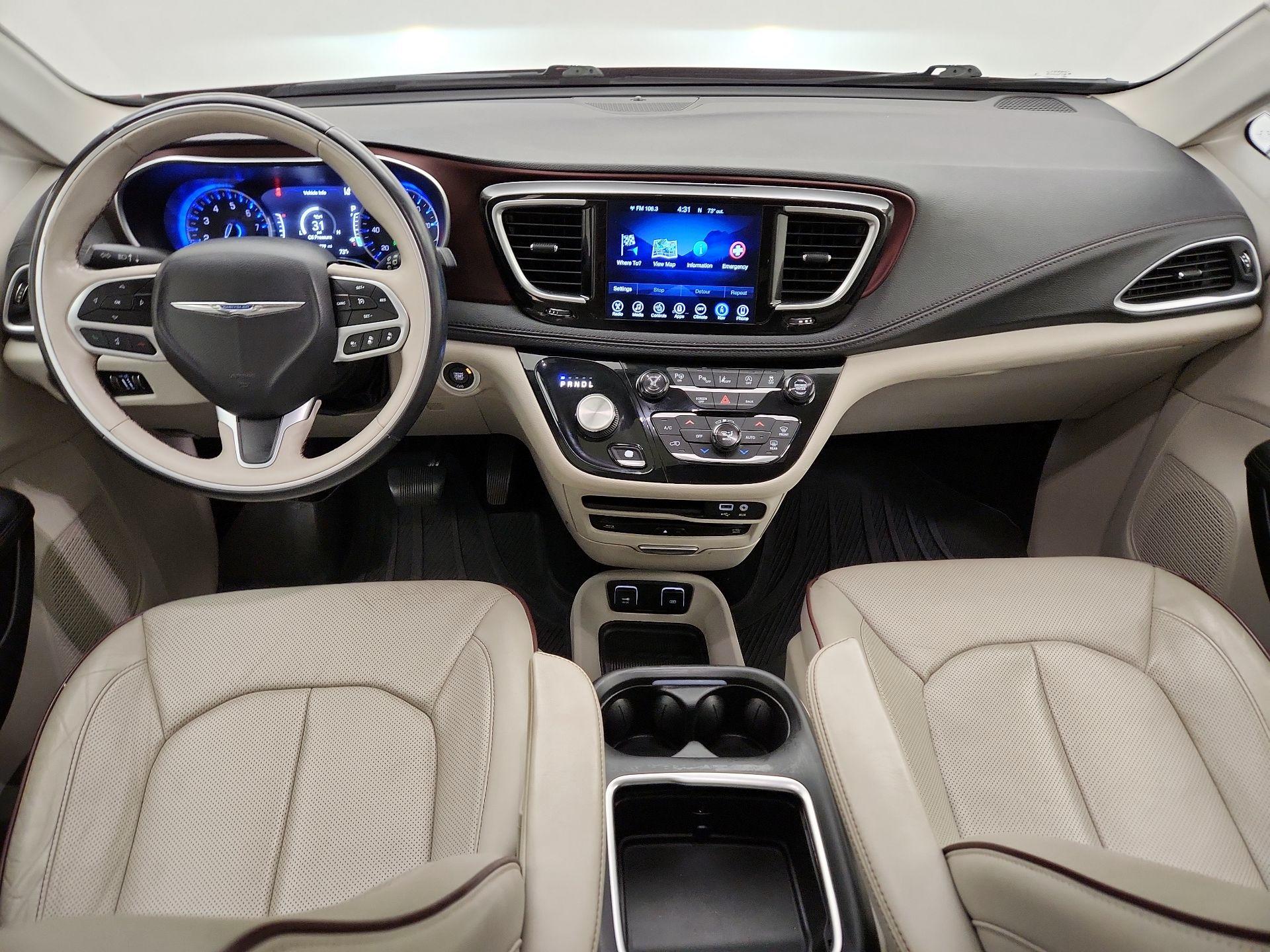 Thumbnail: 2017 Chrysler Pacifica - 9