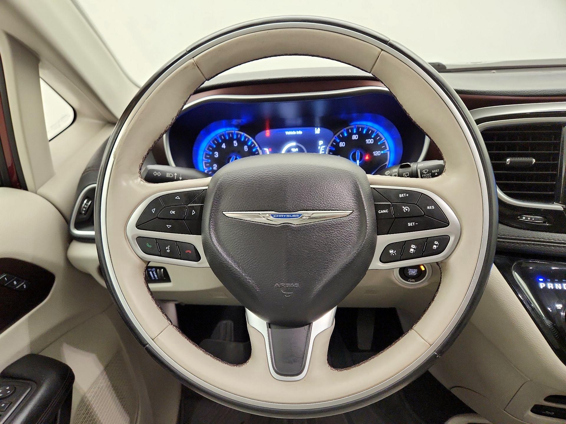 Thumbnail: 2017 Chrysler Pacifica - 10