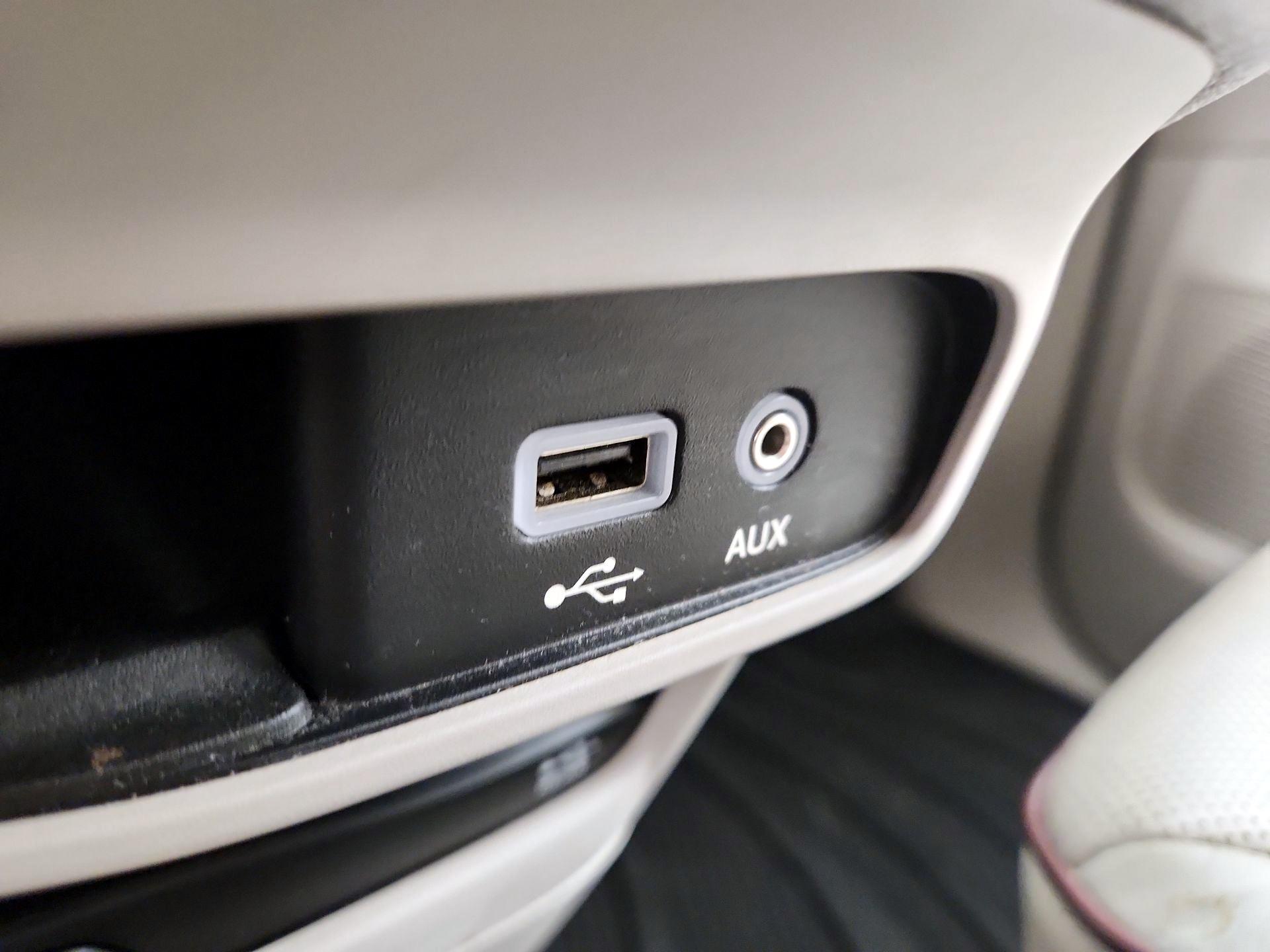 Thumbnail: 2017 Chrysler Pacifica - 19