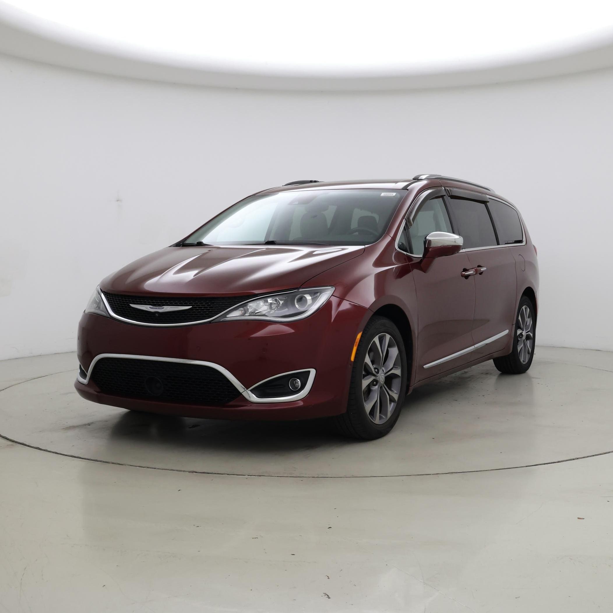 Thumbnail: 2017 Chrysler Pacifica - 4
