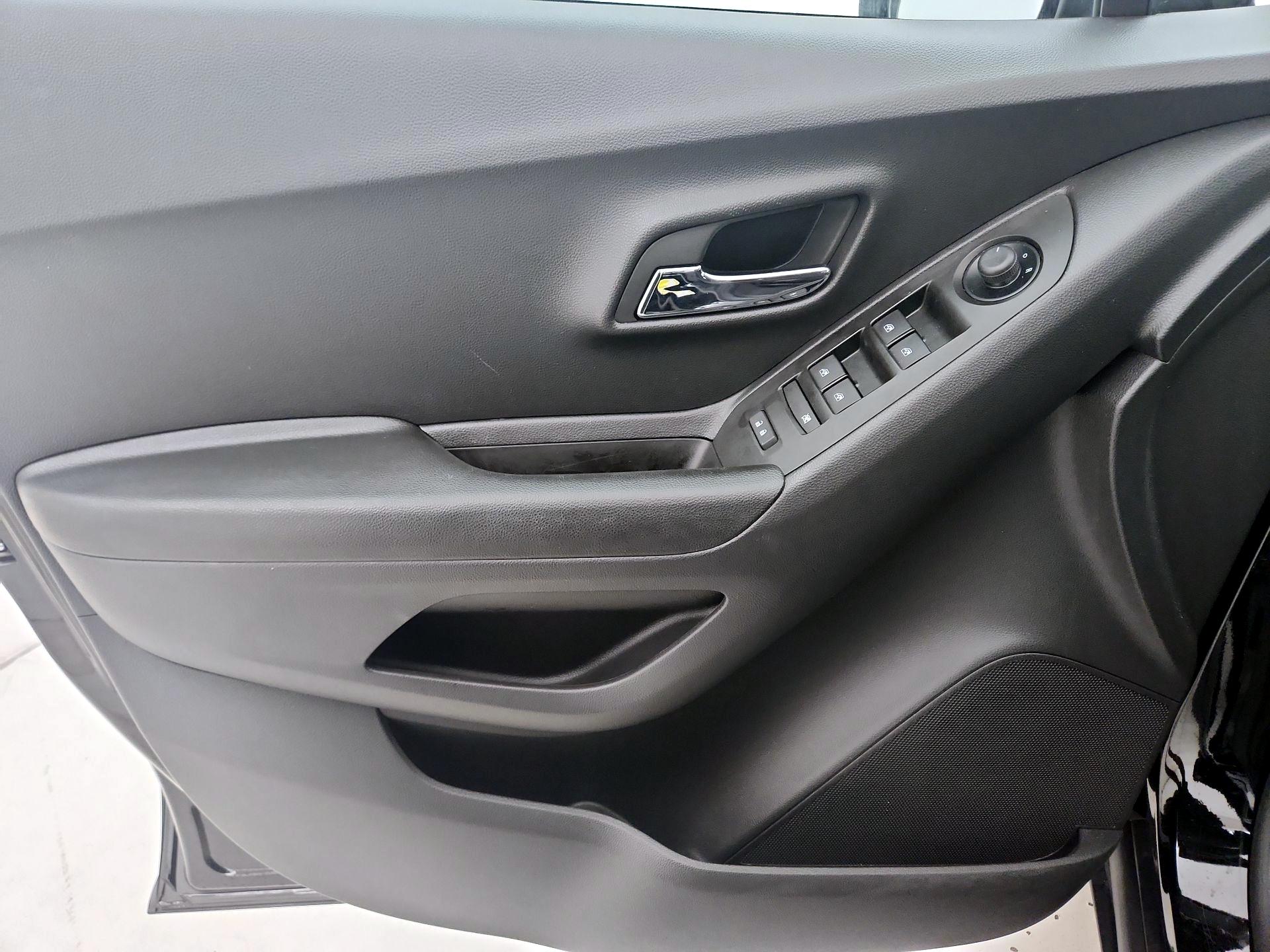 Thumbnail: 2022 Chevrolet Trax - 12