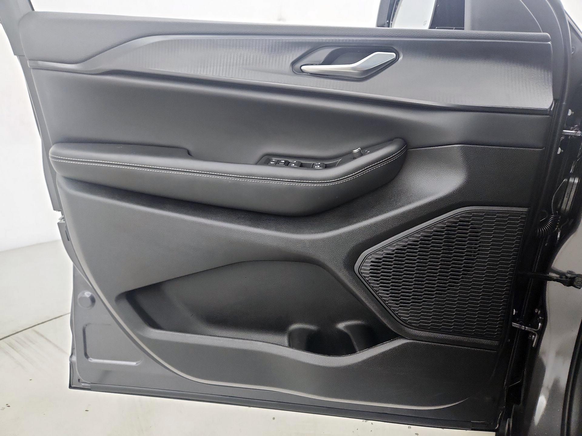 Thumbnail: 2024 Jeep Grand Cherokee - 12