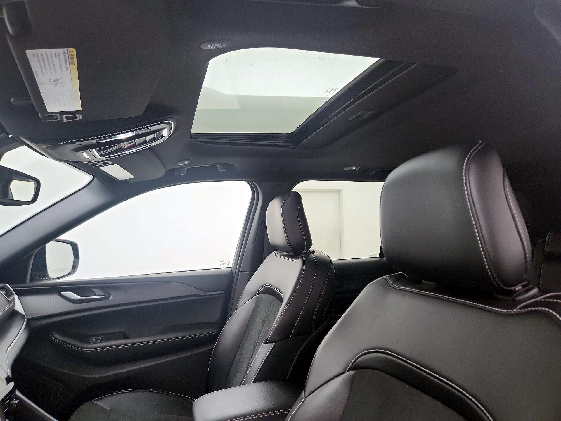 Thumbnail: 2024 Jeep Grand Cherokee - 19