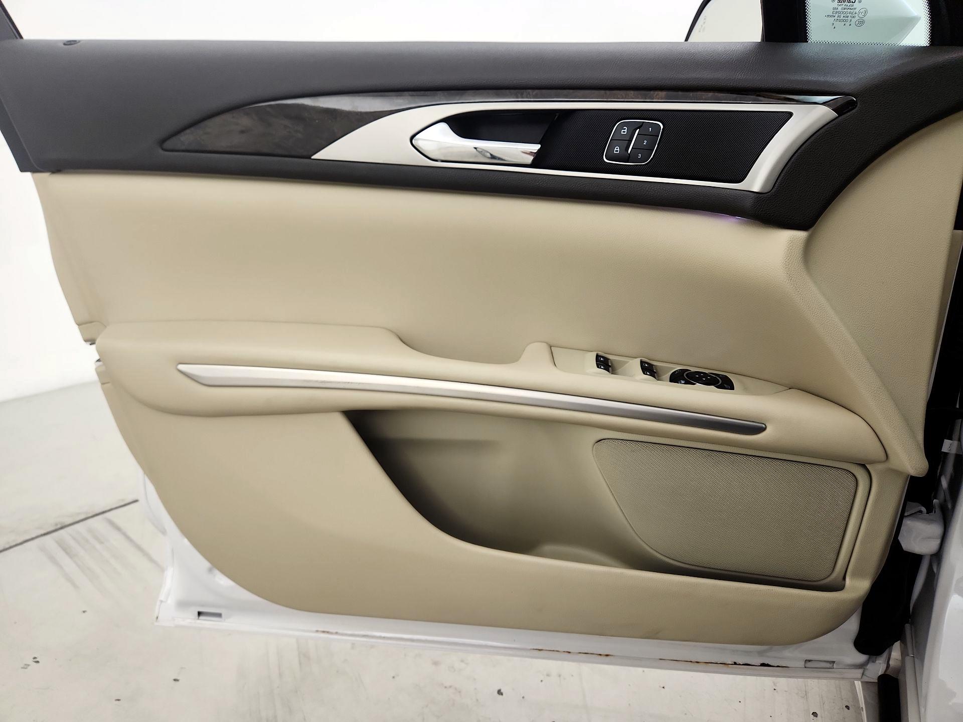 Thumbnail: 2015 Lincoln MKZ - 12