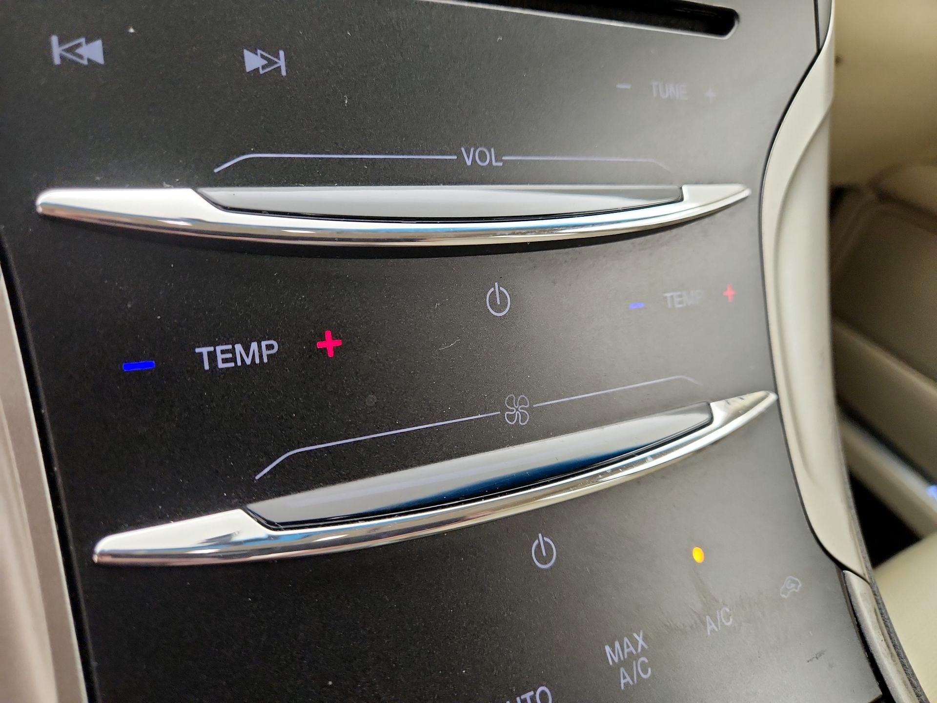 Thumbnail: 2015 Lincoln MKZ - 16