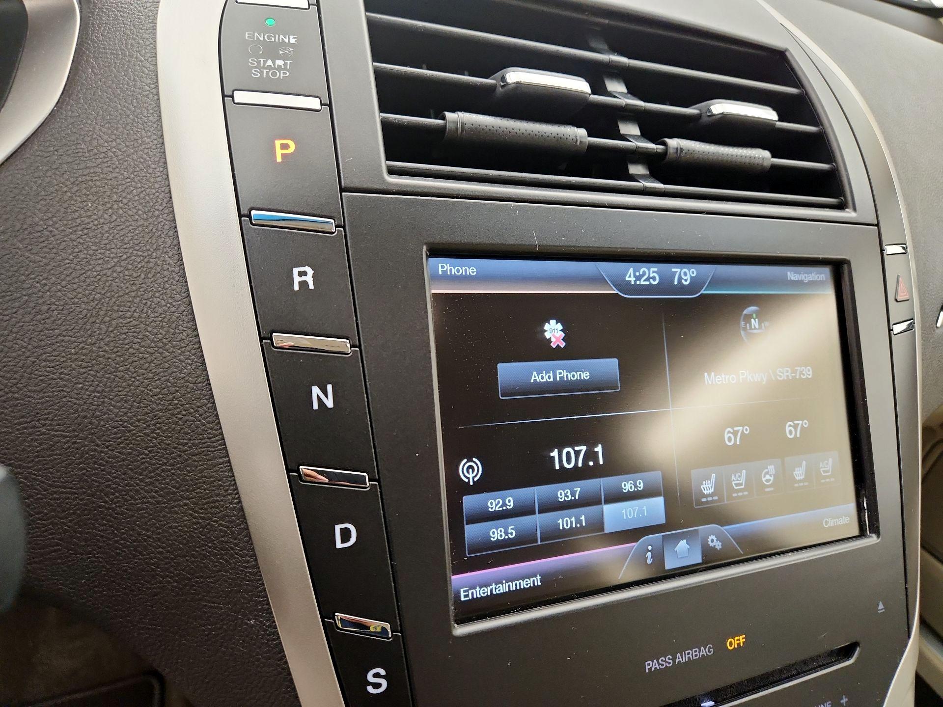 Thumbnail: 2015 Lincoln MKZ - 17