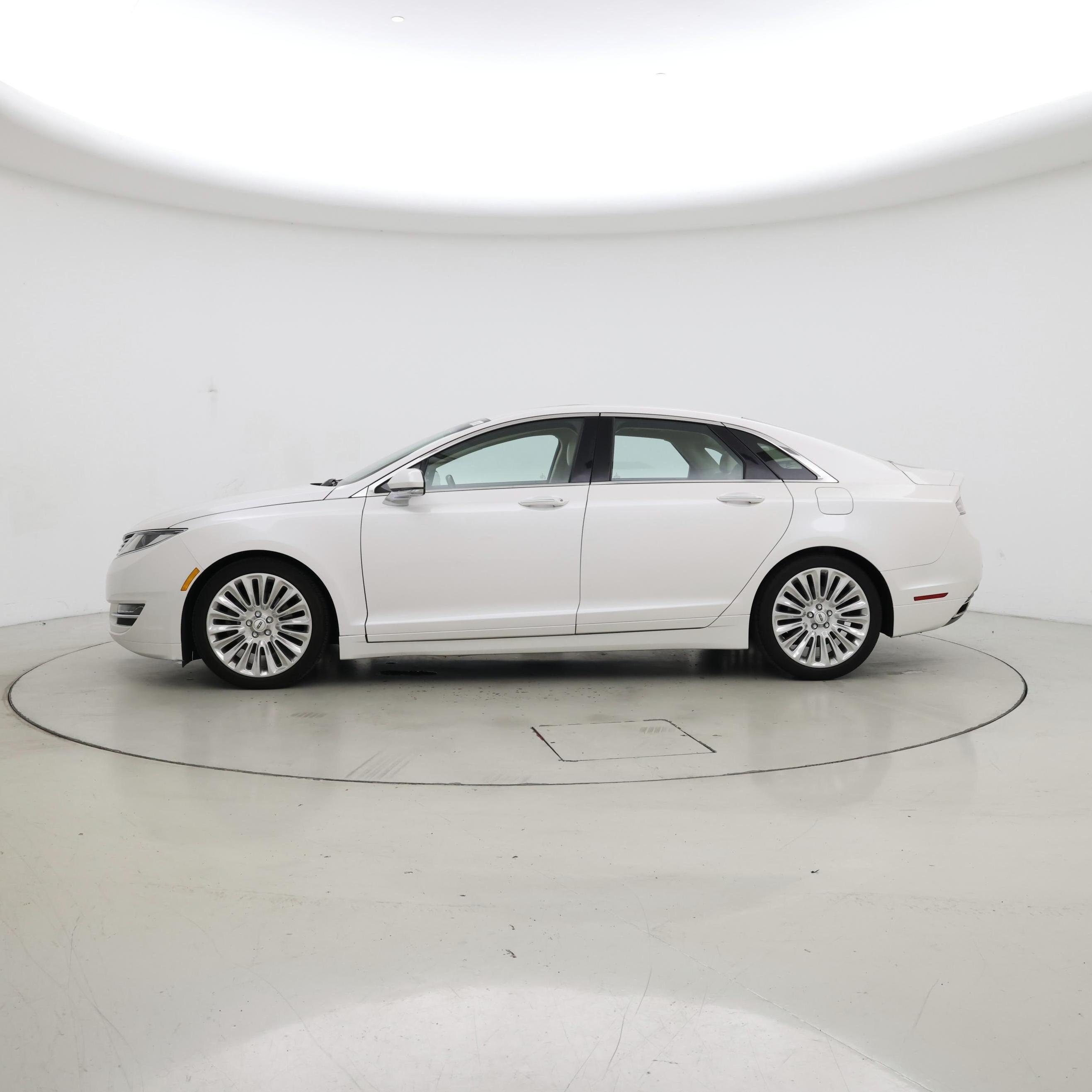 Thumbnail: 2015 Lincoln MKZ - 3