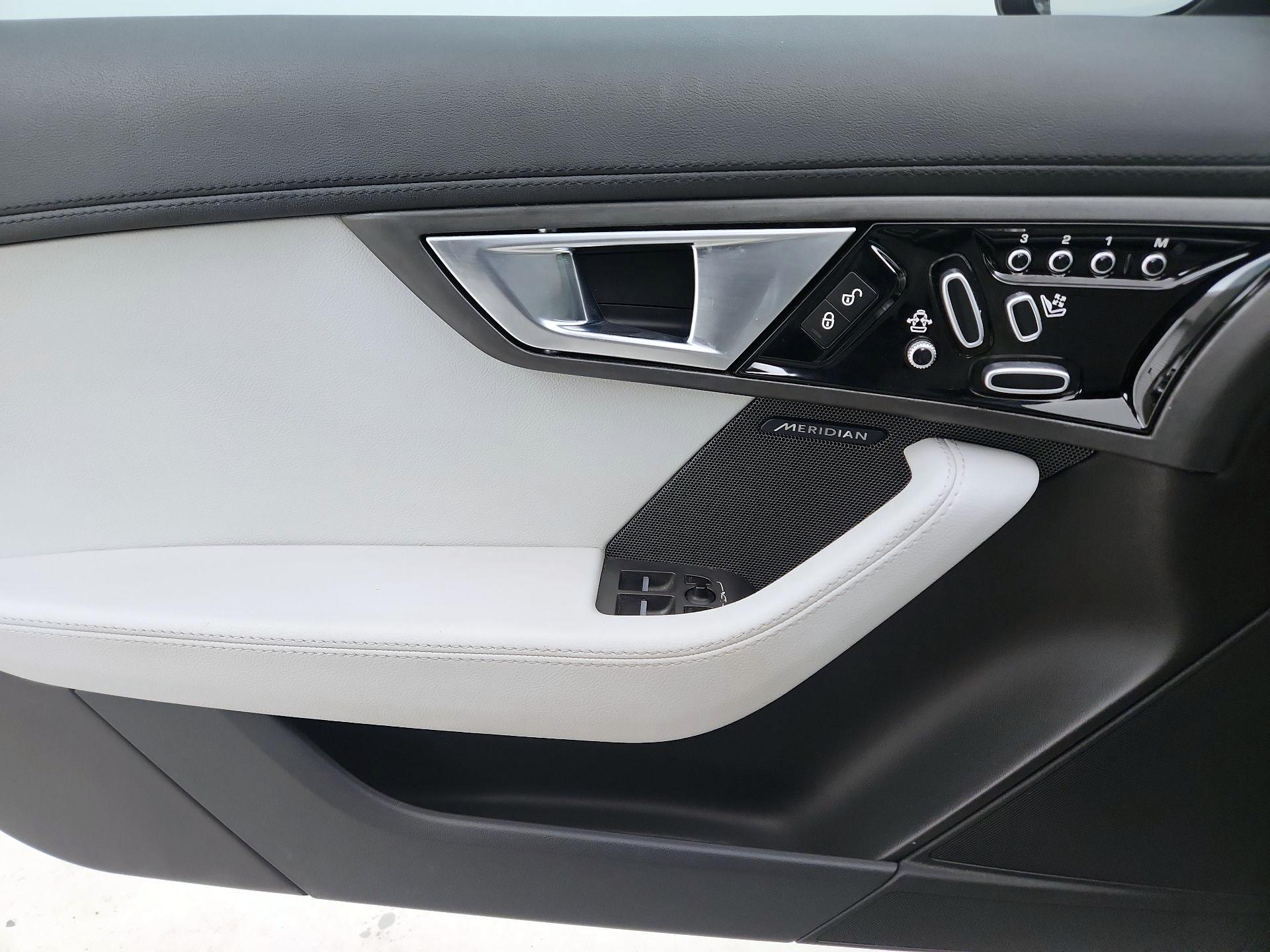 Thumbnail: 2015 Jaguar F-Type - 12