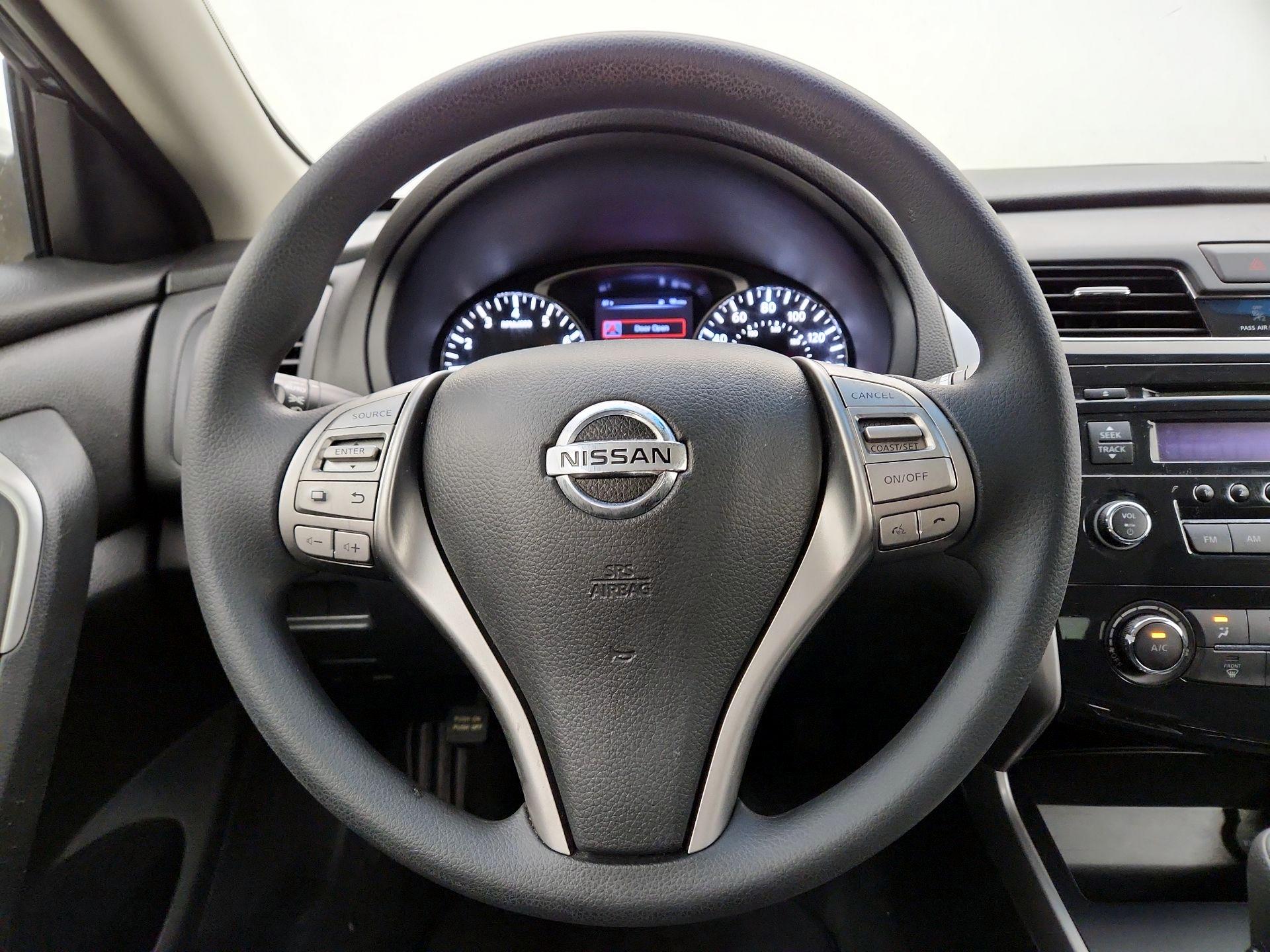 Thumbnail: 2015 Nissan Altima - 10