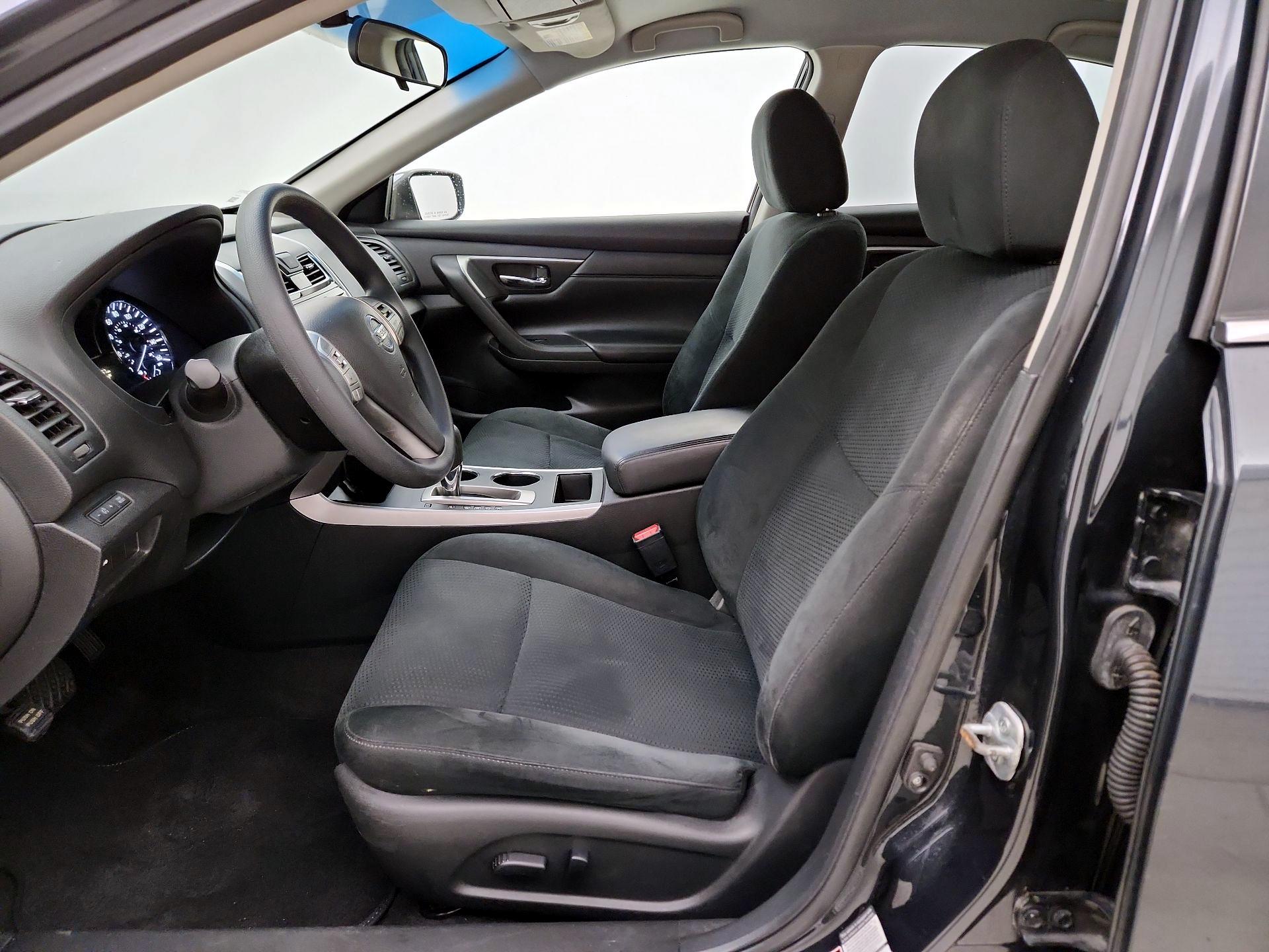 Thumbnail: 2015 Nissan Altima - 11