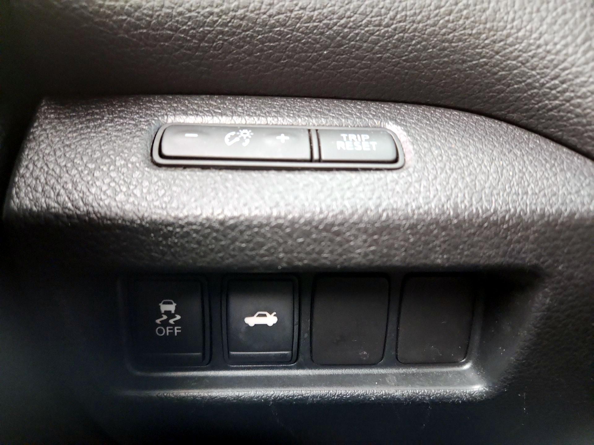 Thumbnail: 2015 Nissan Altima - 13