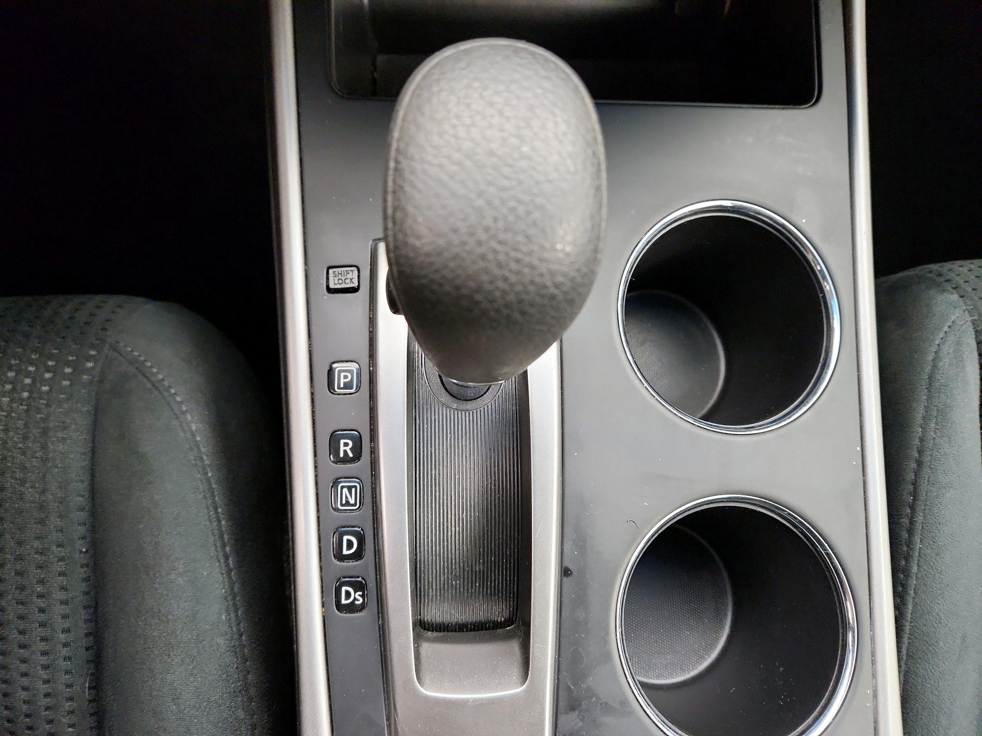 Thumbnail: 2015 Nissan Altima - 16