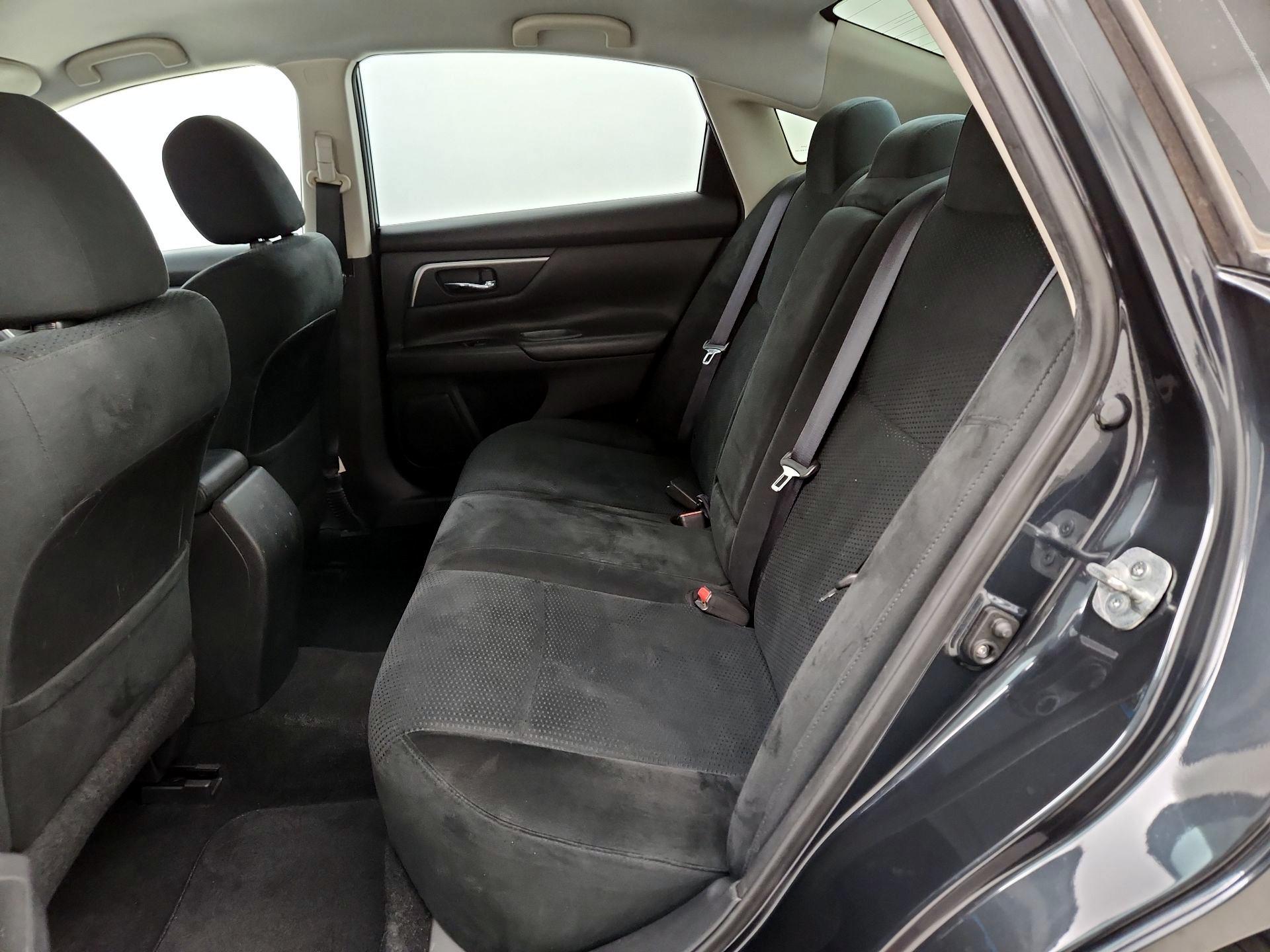 Thumbnail: 2015 Nissan Altima - 18