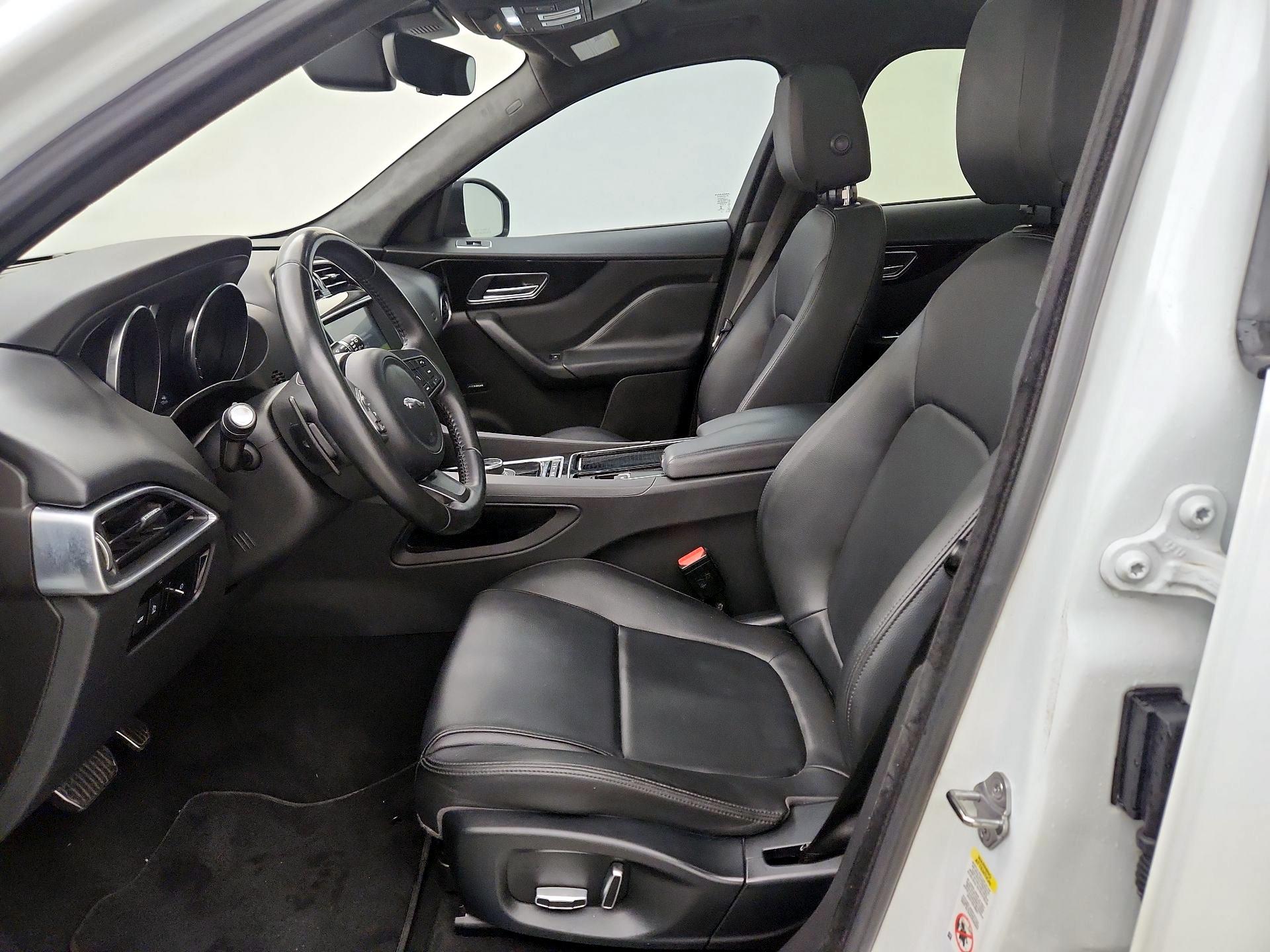 Thumbnail: 2019 Jaguar F-Pace - 11