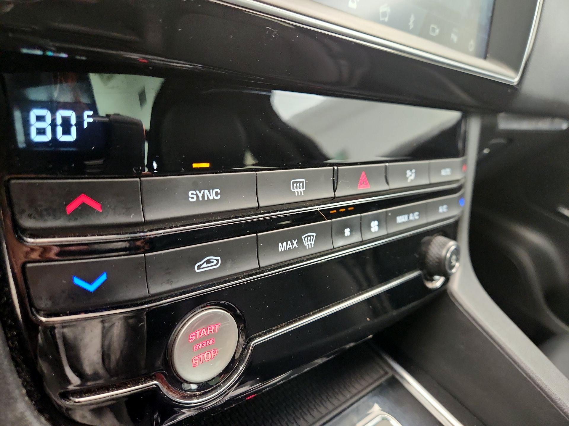 Thumbnail: 2019 Jaguar F-Pace - 17