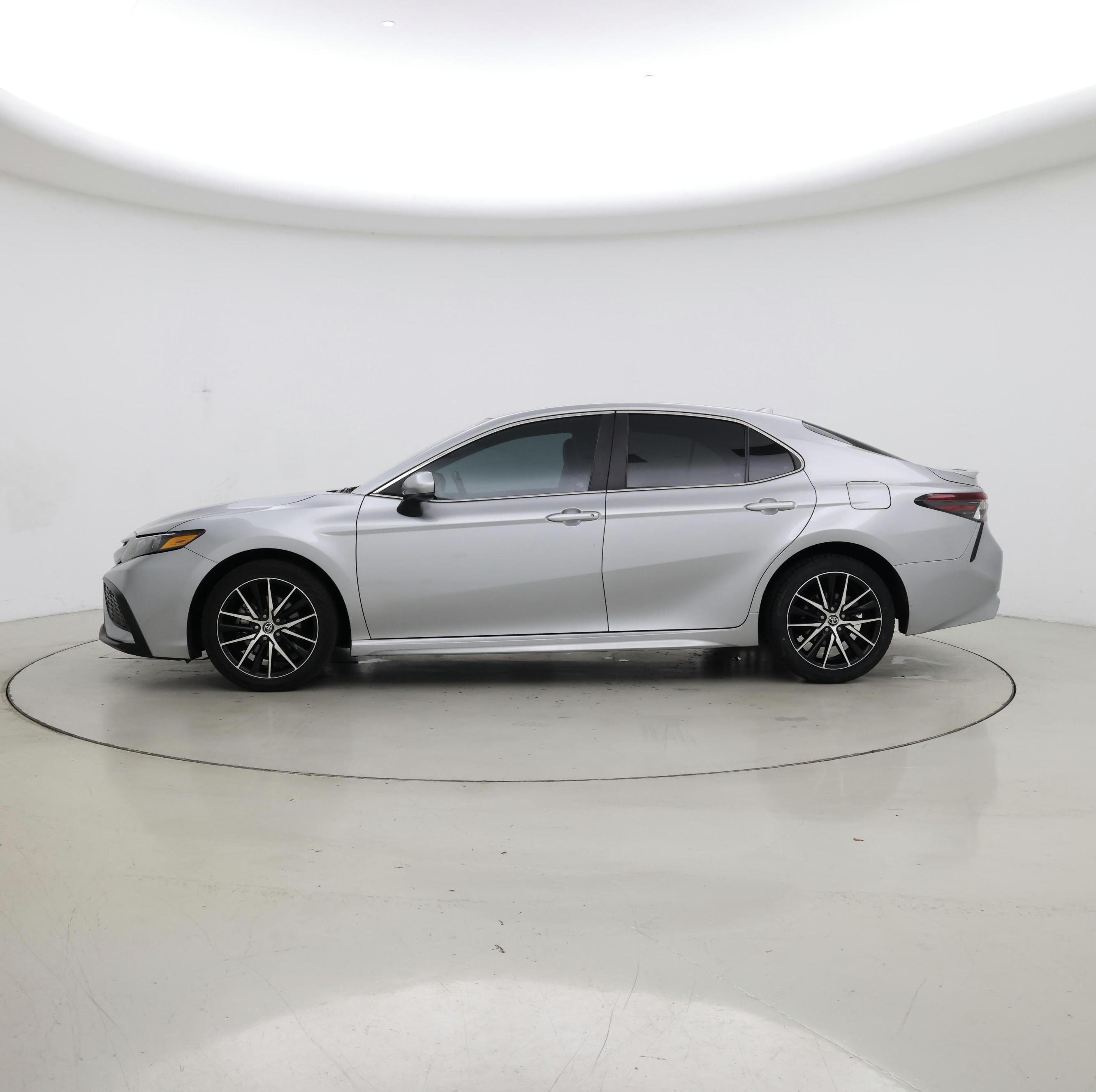 Thumbnail: 2021 Toyota Camry - 3