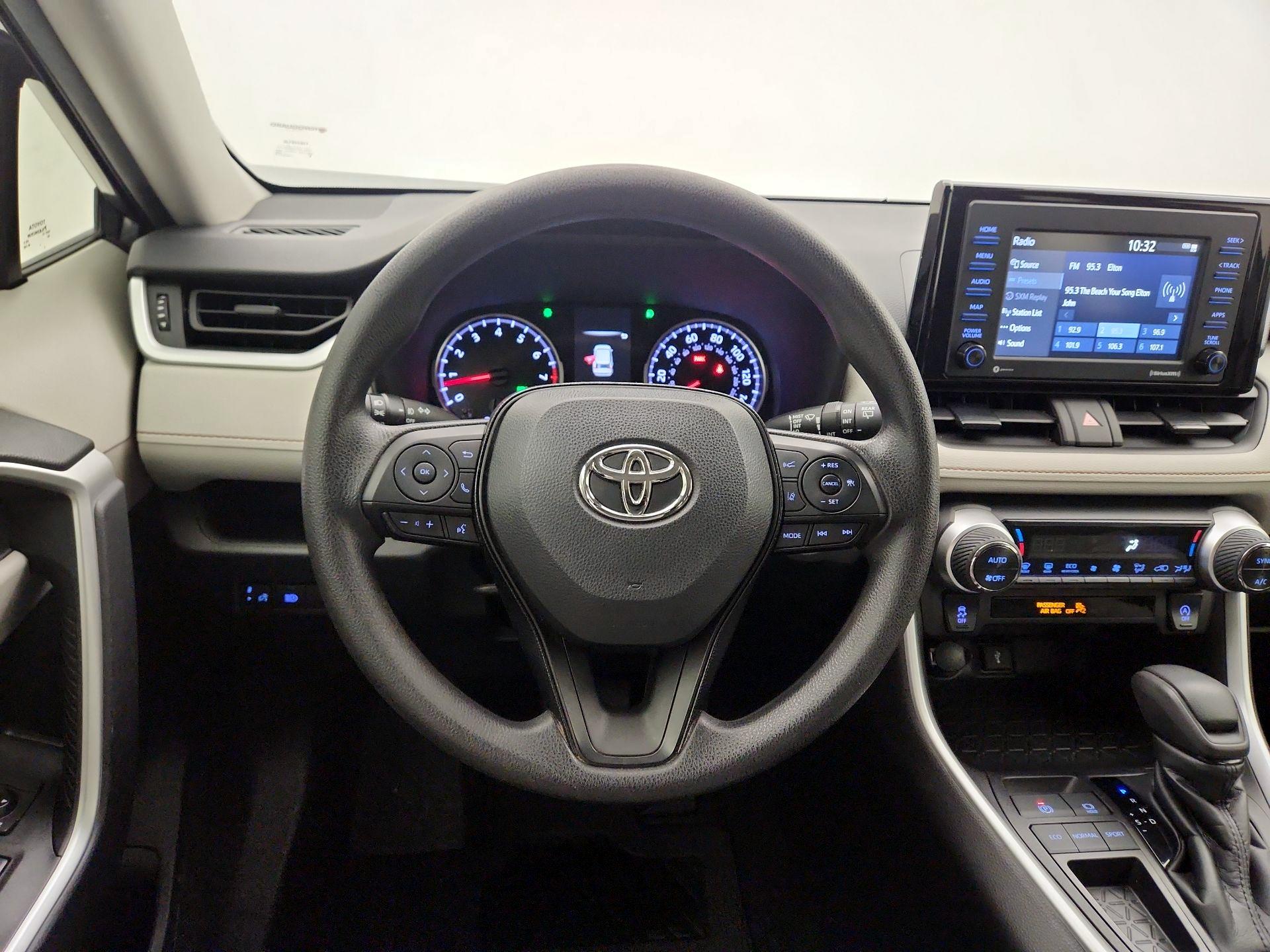 Thumbnail: 2021 Toyota RAV4 - 10