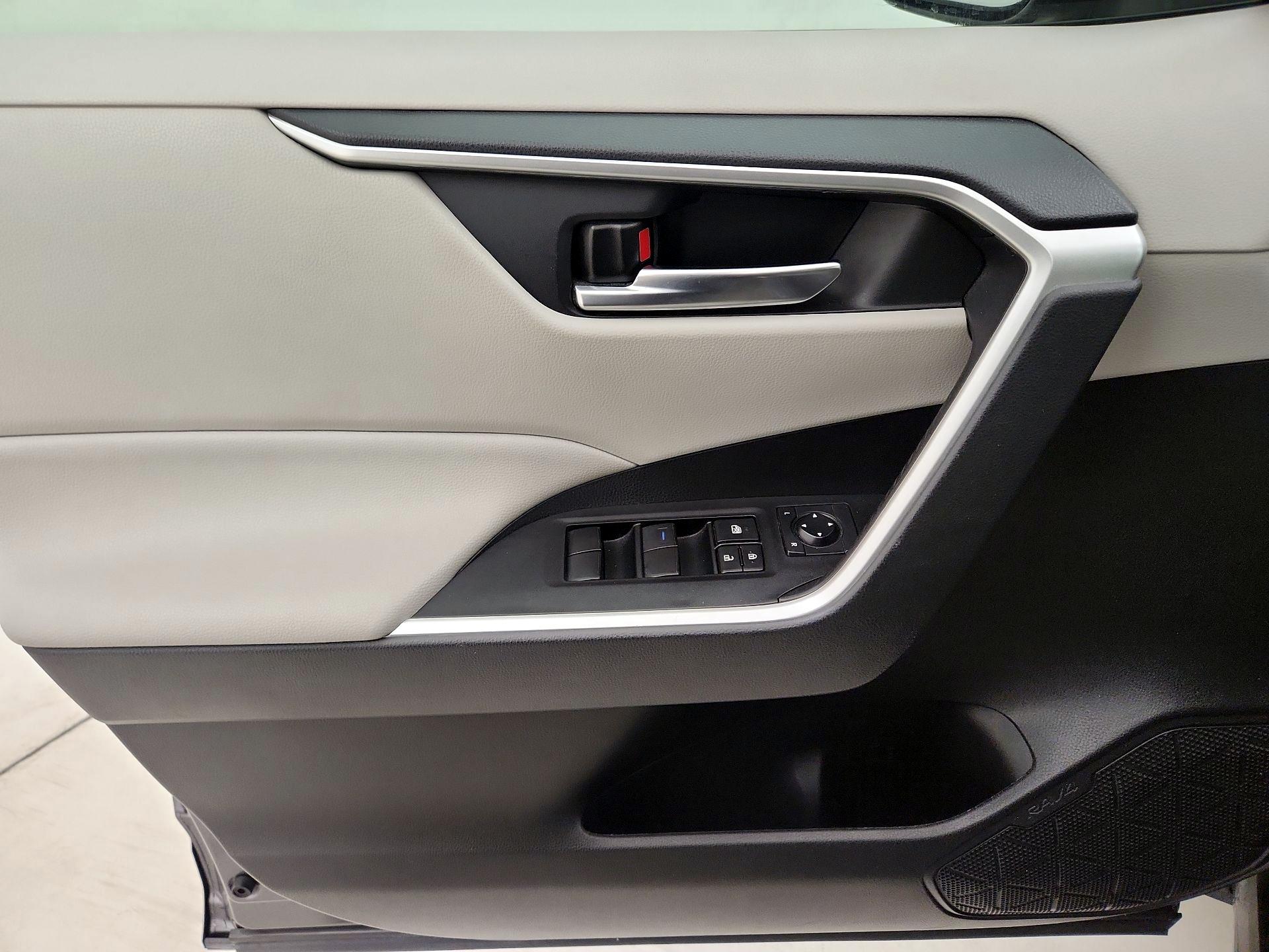 Thumbnail: 2021 Toyota RAV4 - 12