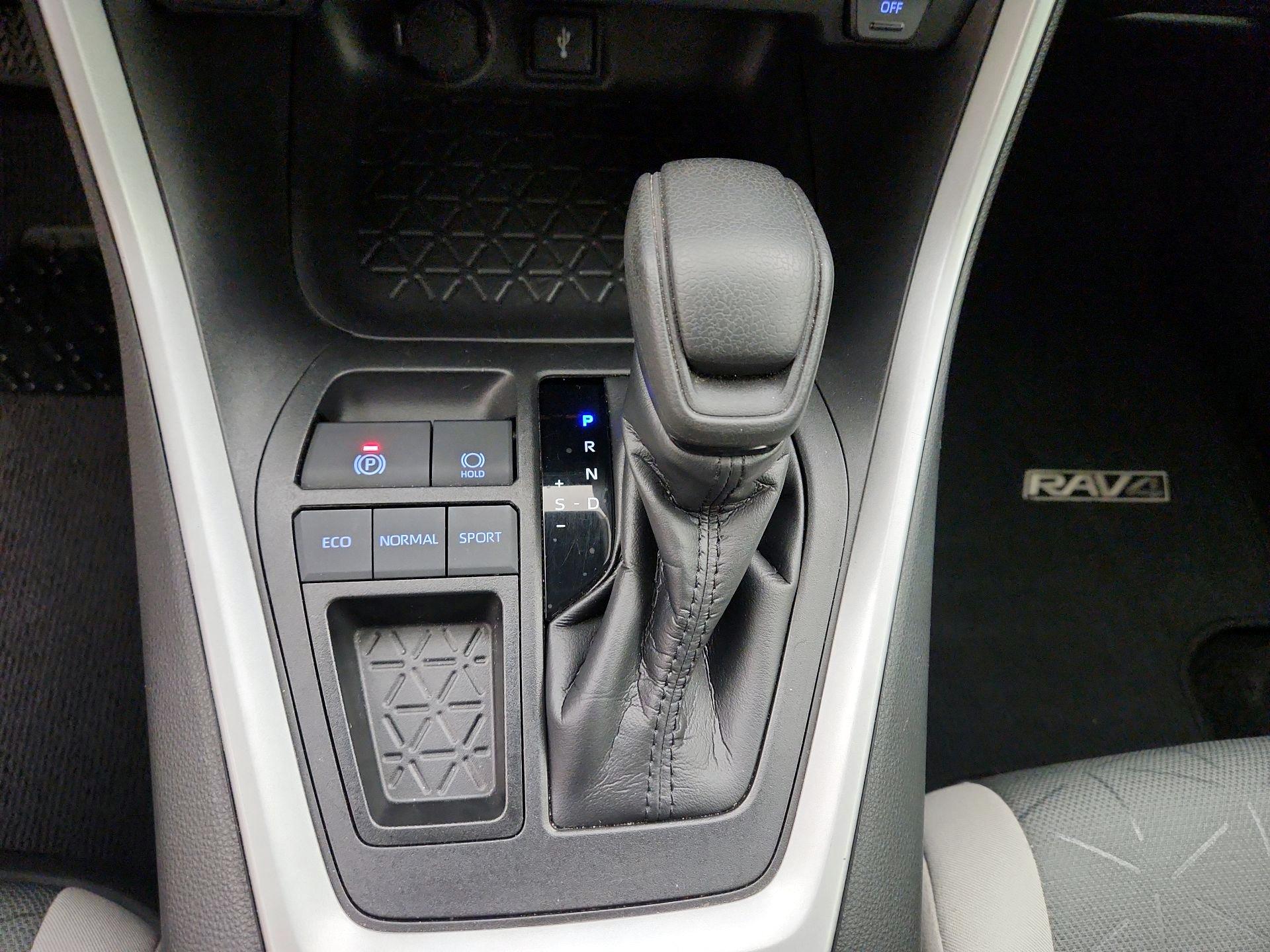 Thumbnail: 2021 Toyota RAV4 - 17