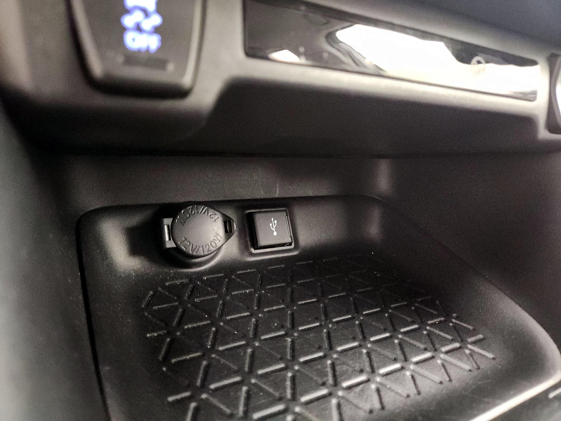 Thumbnail: 2021 Toyota RAV4 - 18